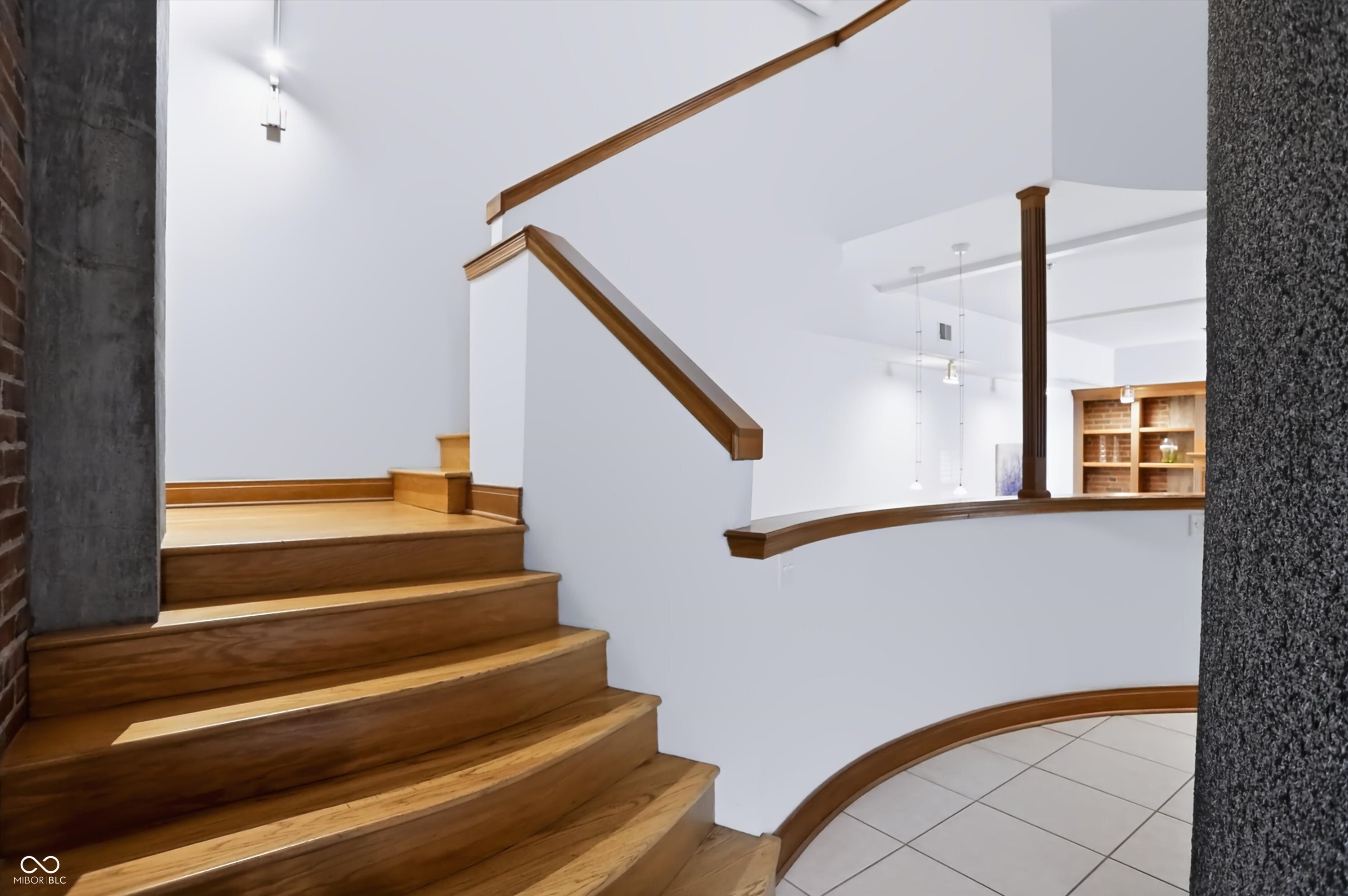 735 Lexington Avenue Unit: 15