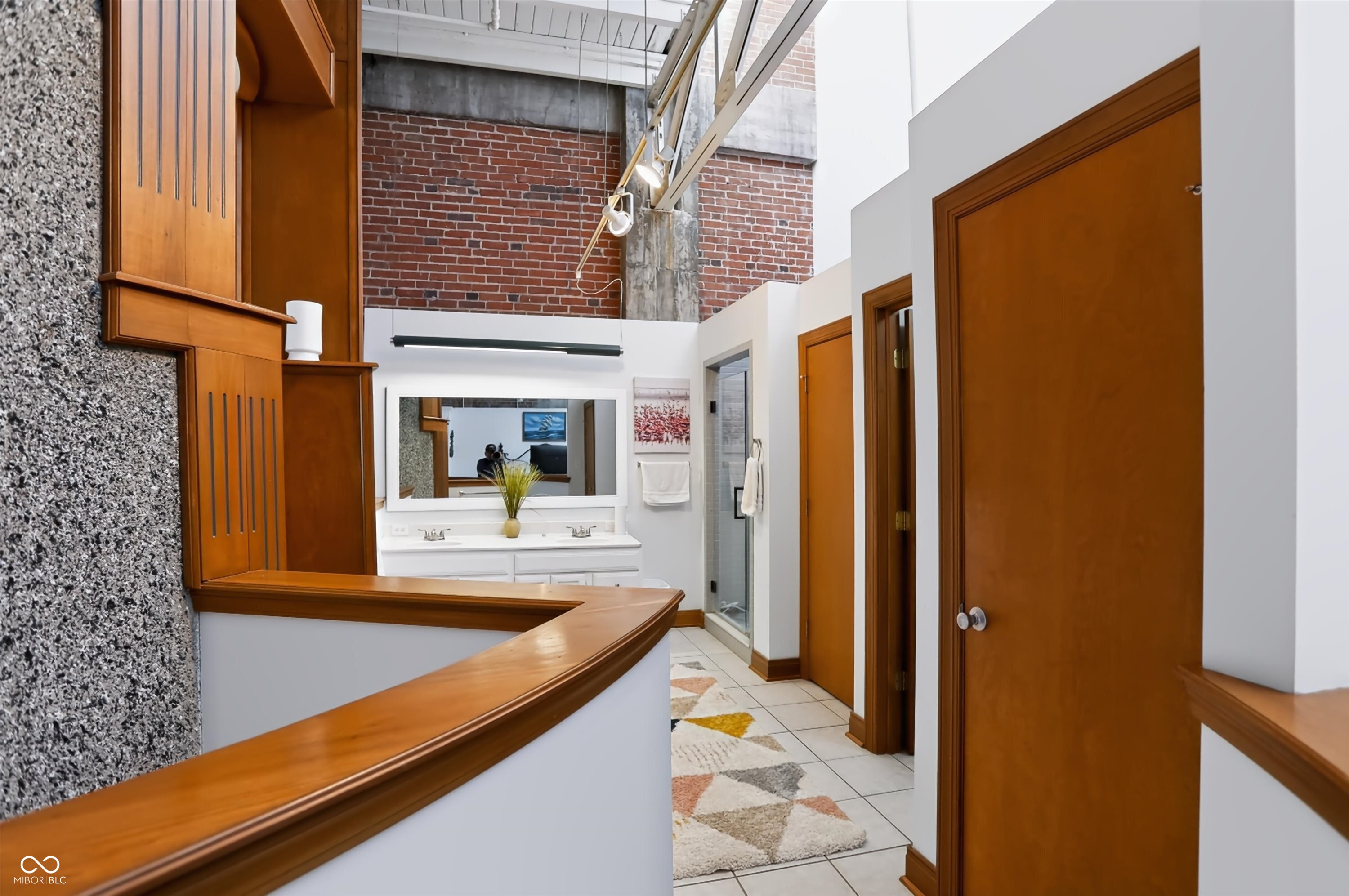 735 Lexington Avenue Unit: 15