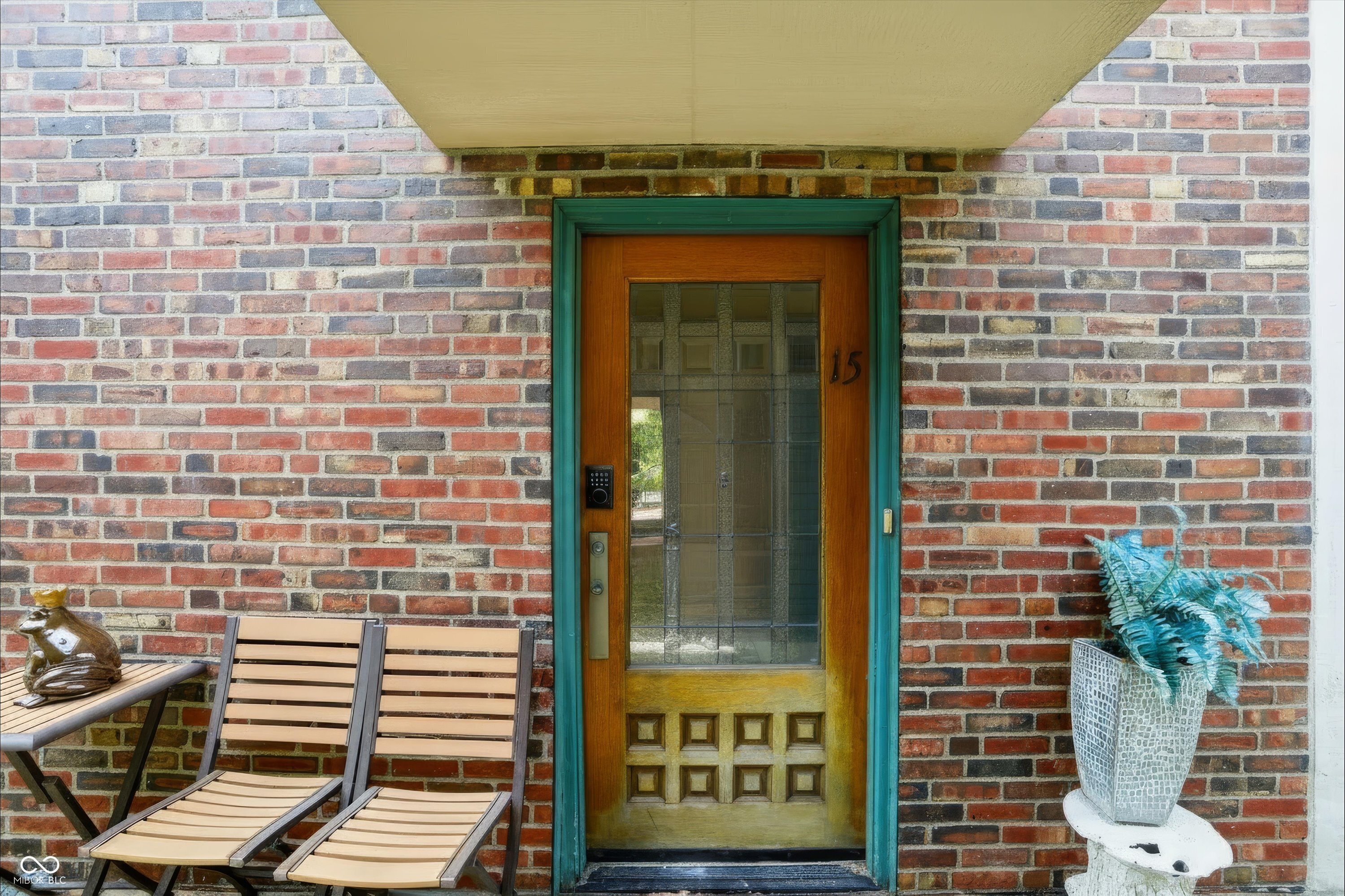735 Lexington Avenue Unit: 15
