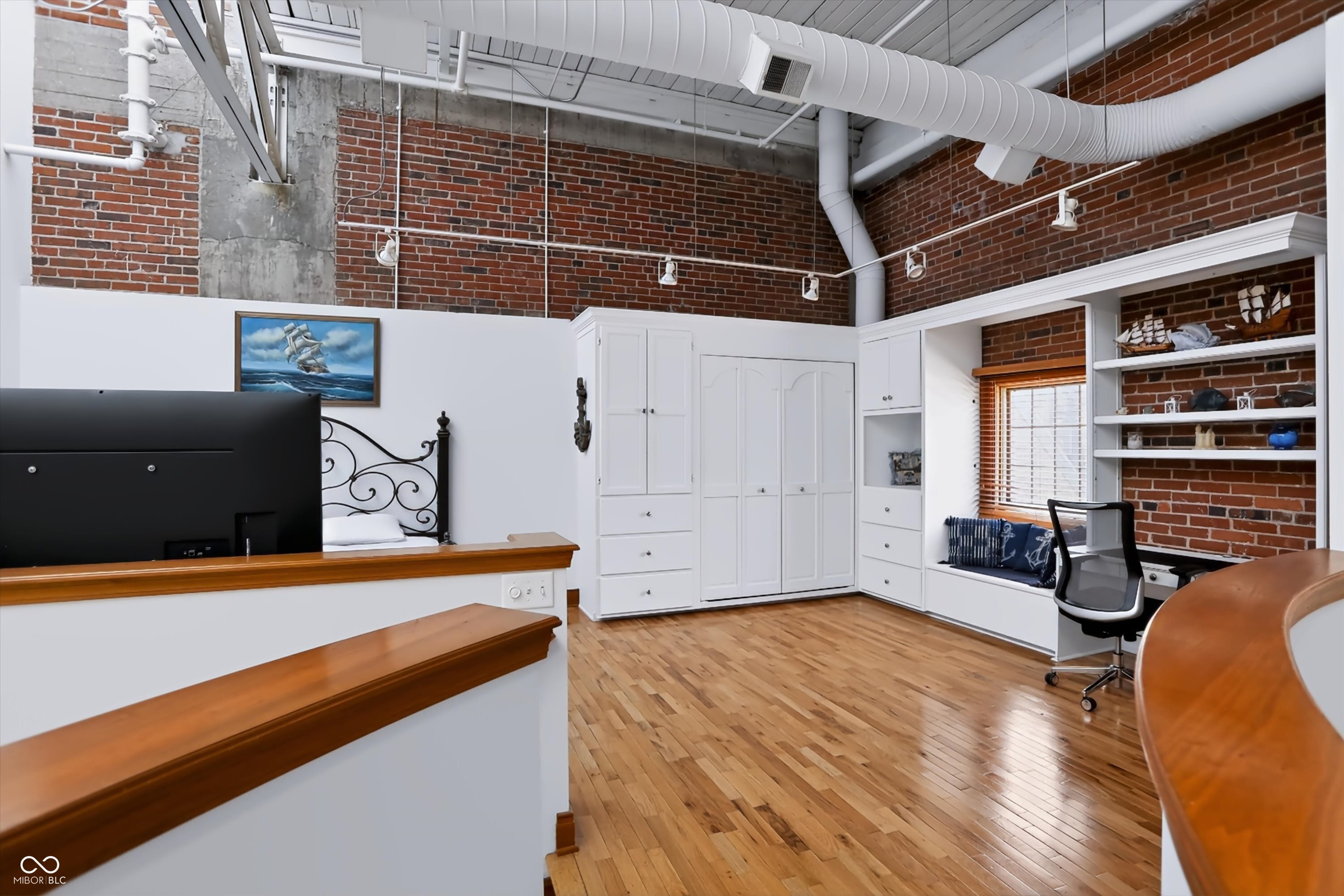 735 Lexington Avenue Unit: 15