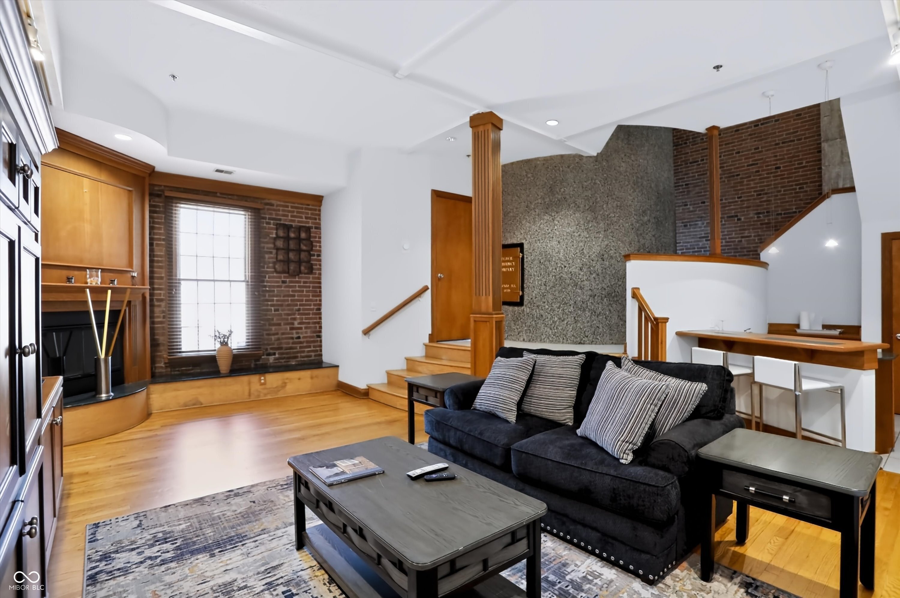 735 Lexington Avenue Unit: 15