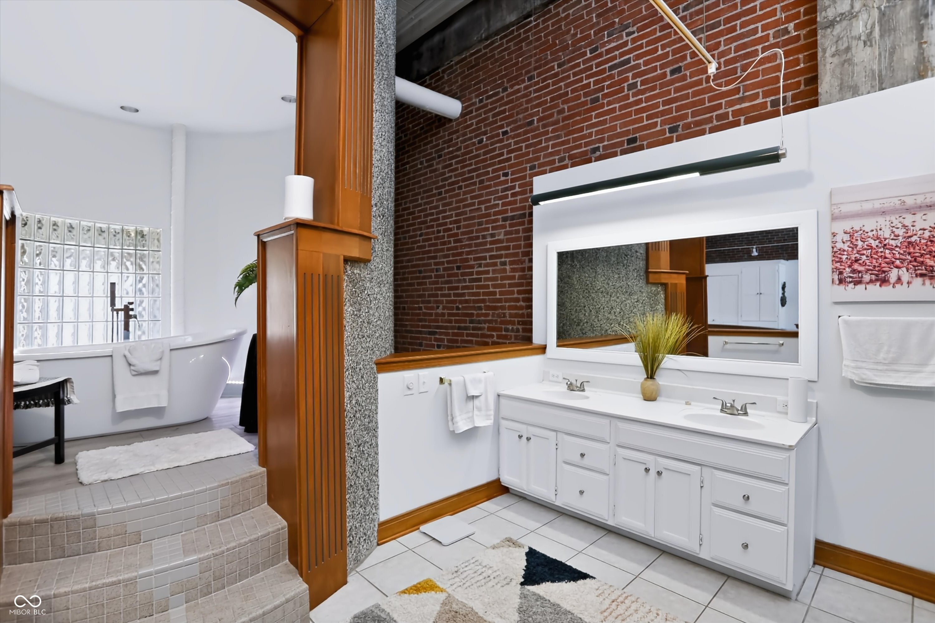 735 Lexington Avenue Unit: 15