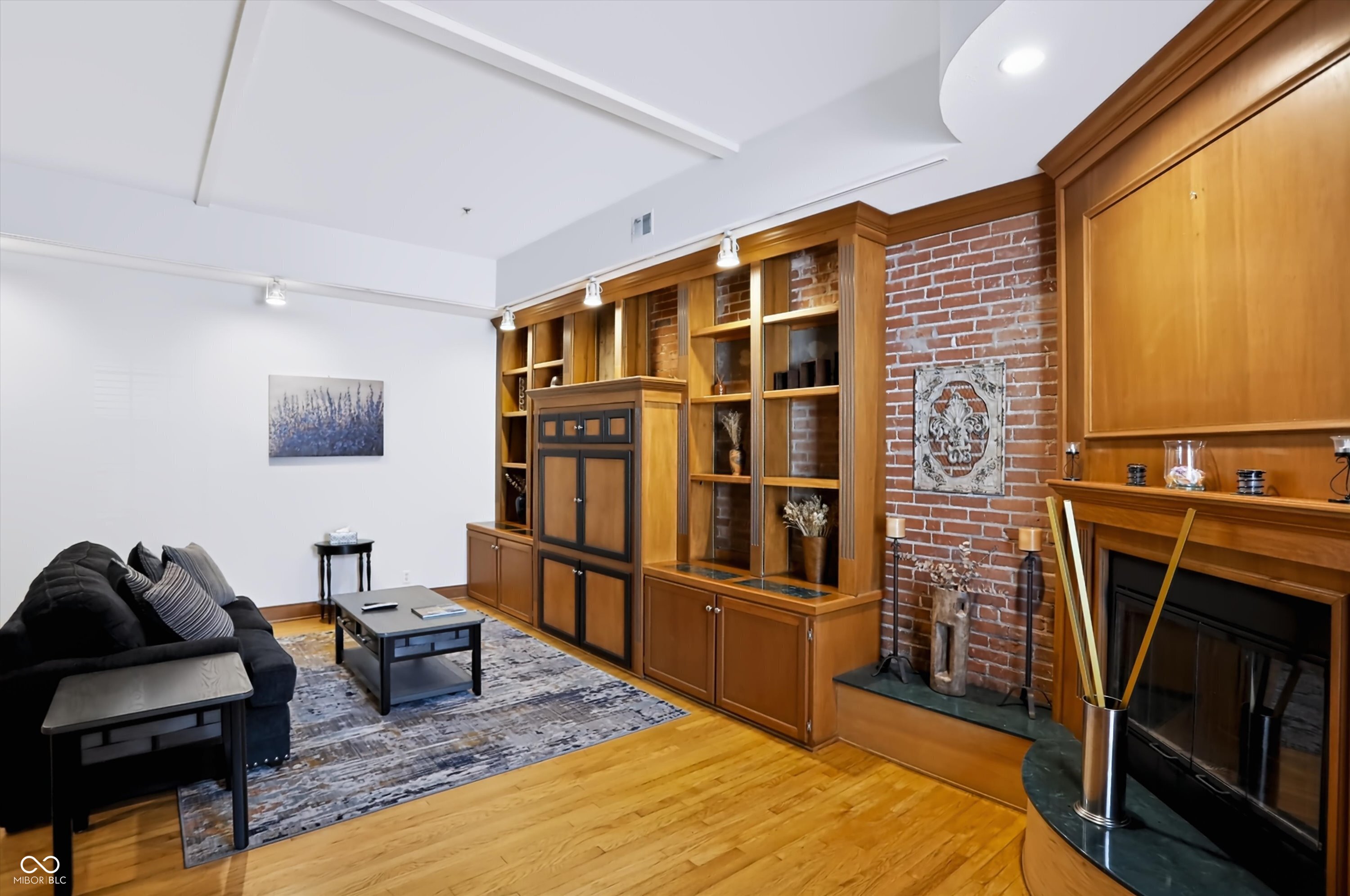 735 Lexington Avenue Unit: 15