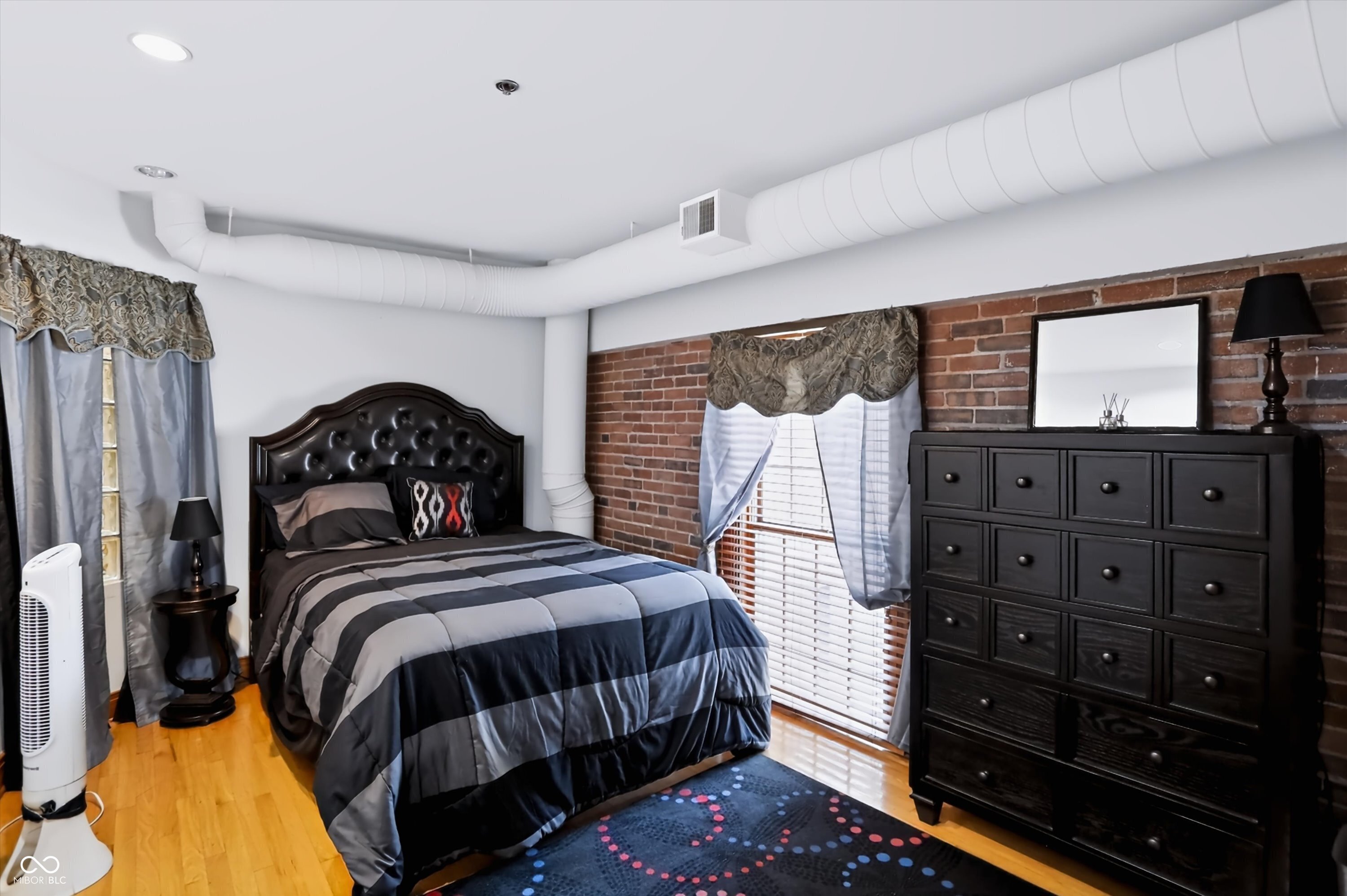 735 Lexington Avenue Unit: 15