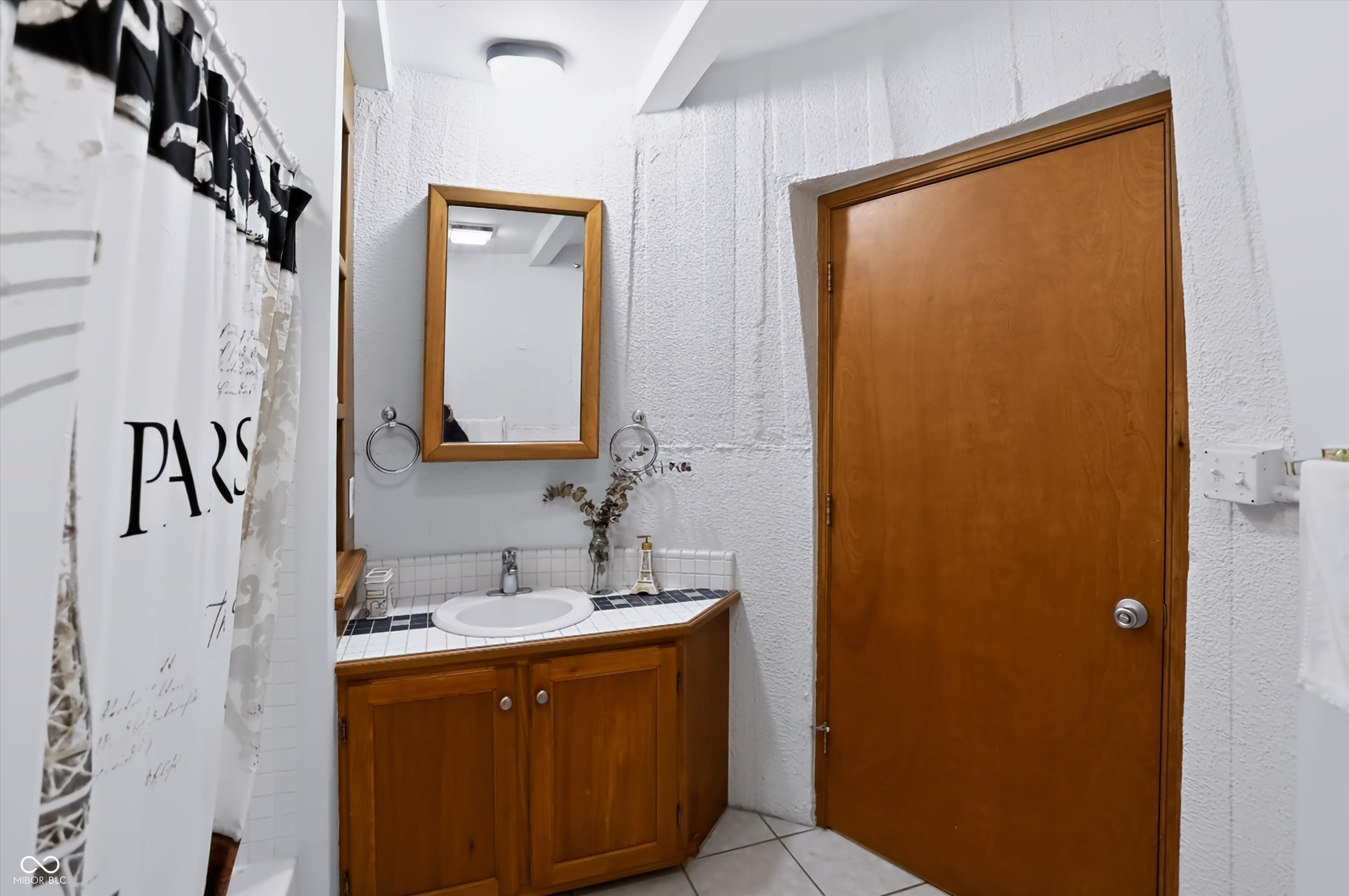735 Lexington Avenue Unit: 15