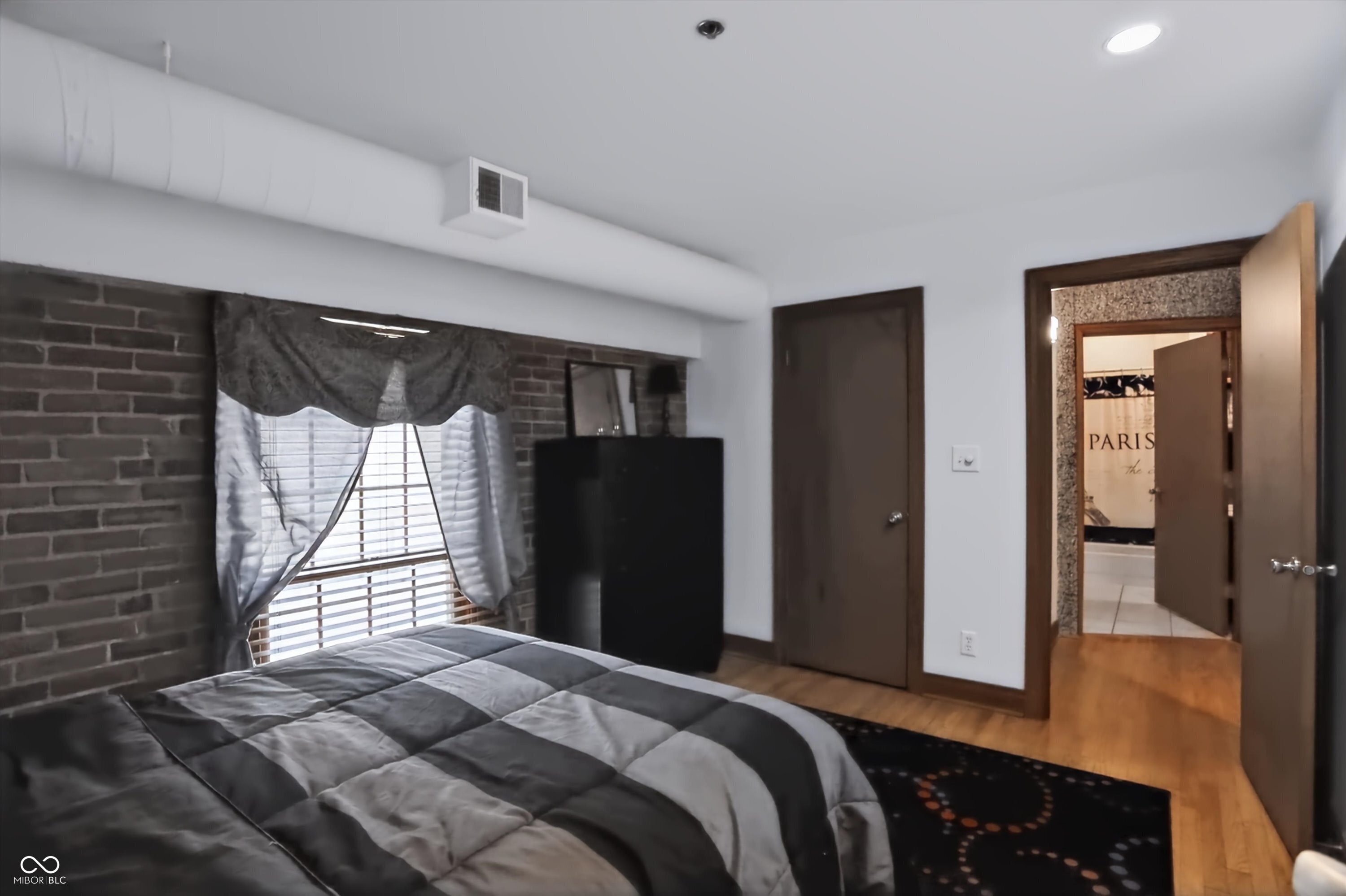 735 Lexington Avenue Unit: 15