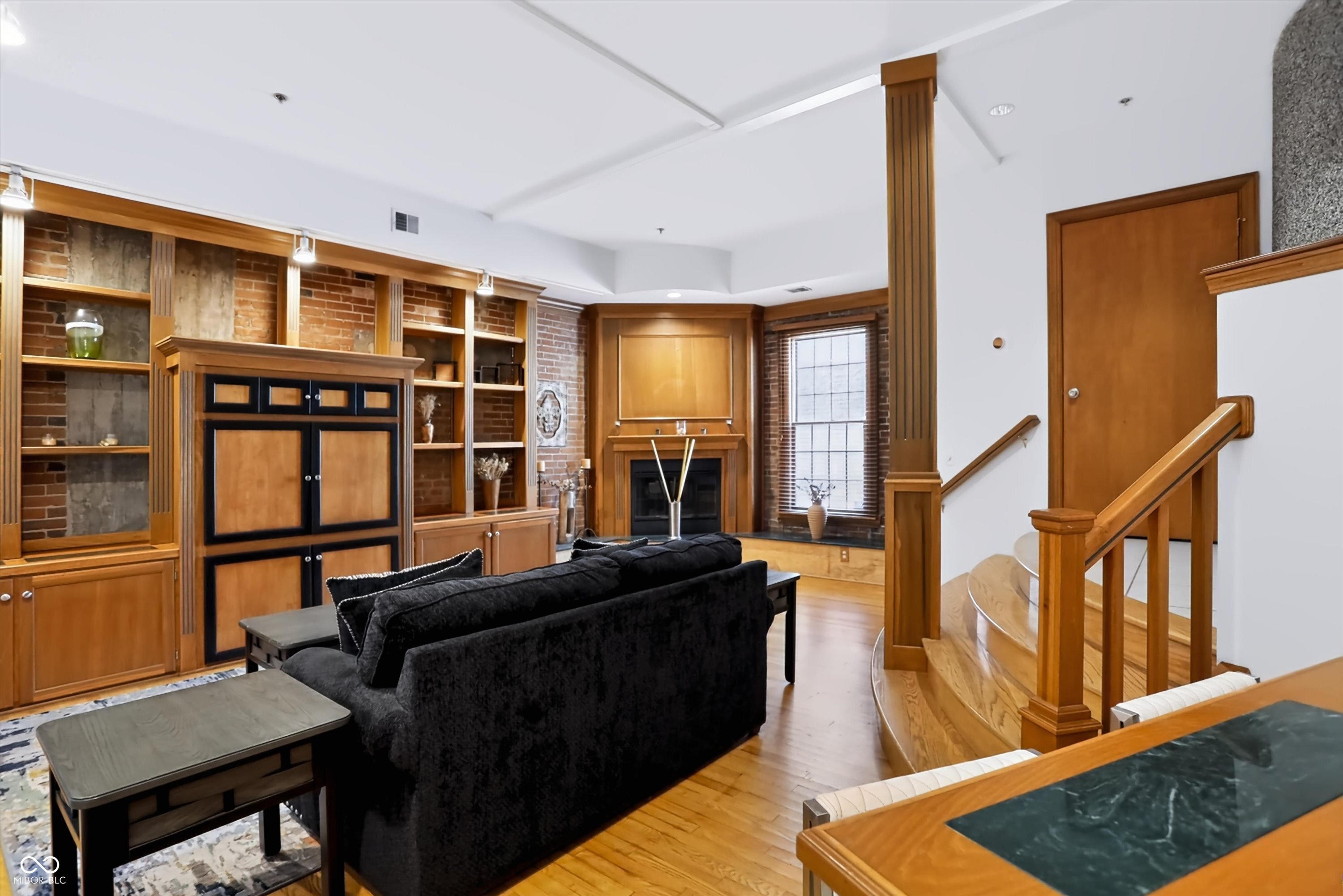 735 Lexington Avenue Unit: 15