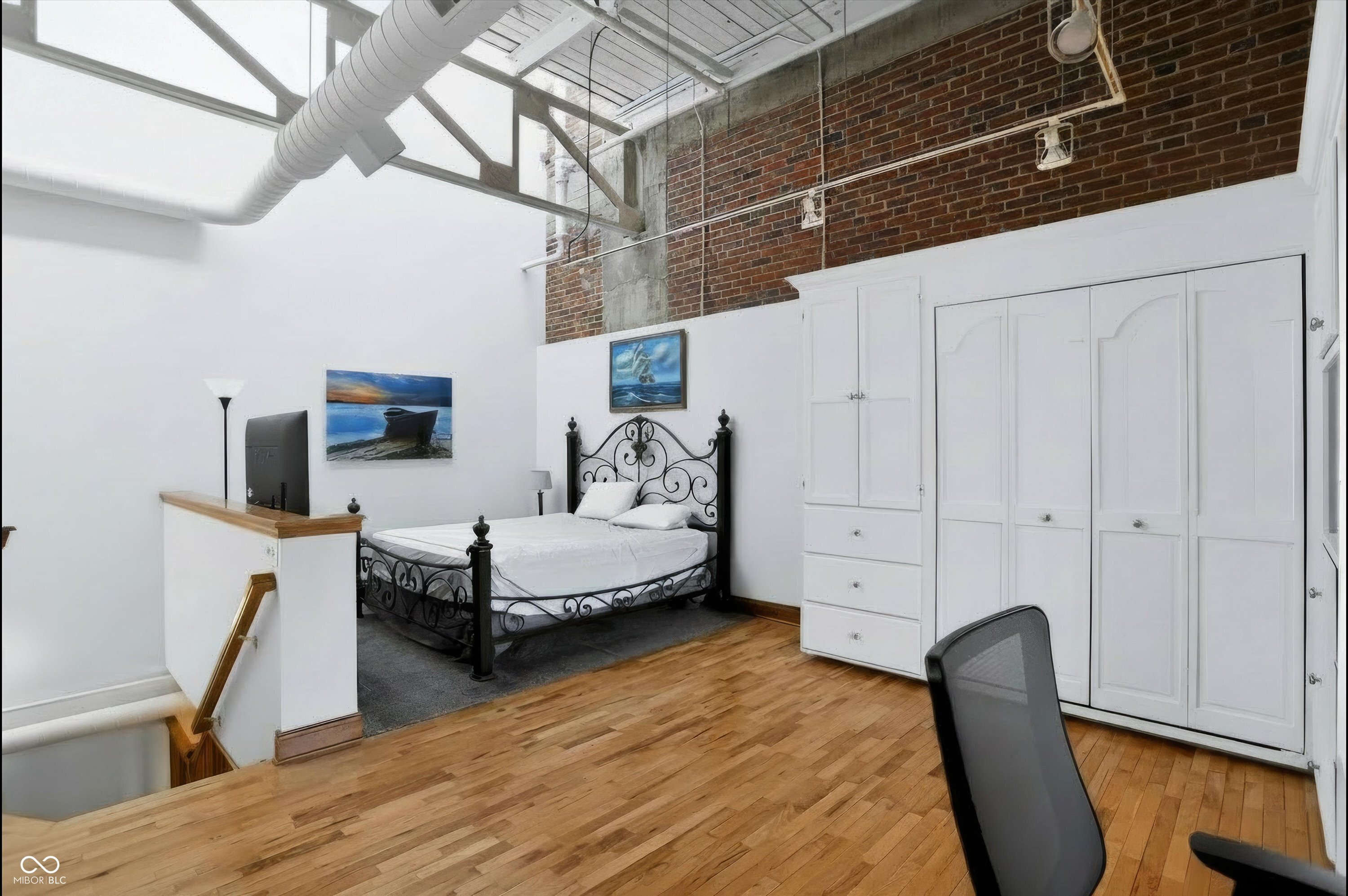 735 Lexington Avenue Unit: 15
