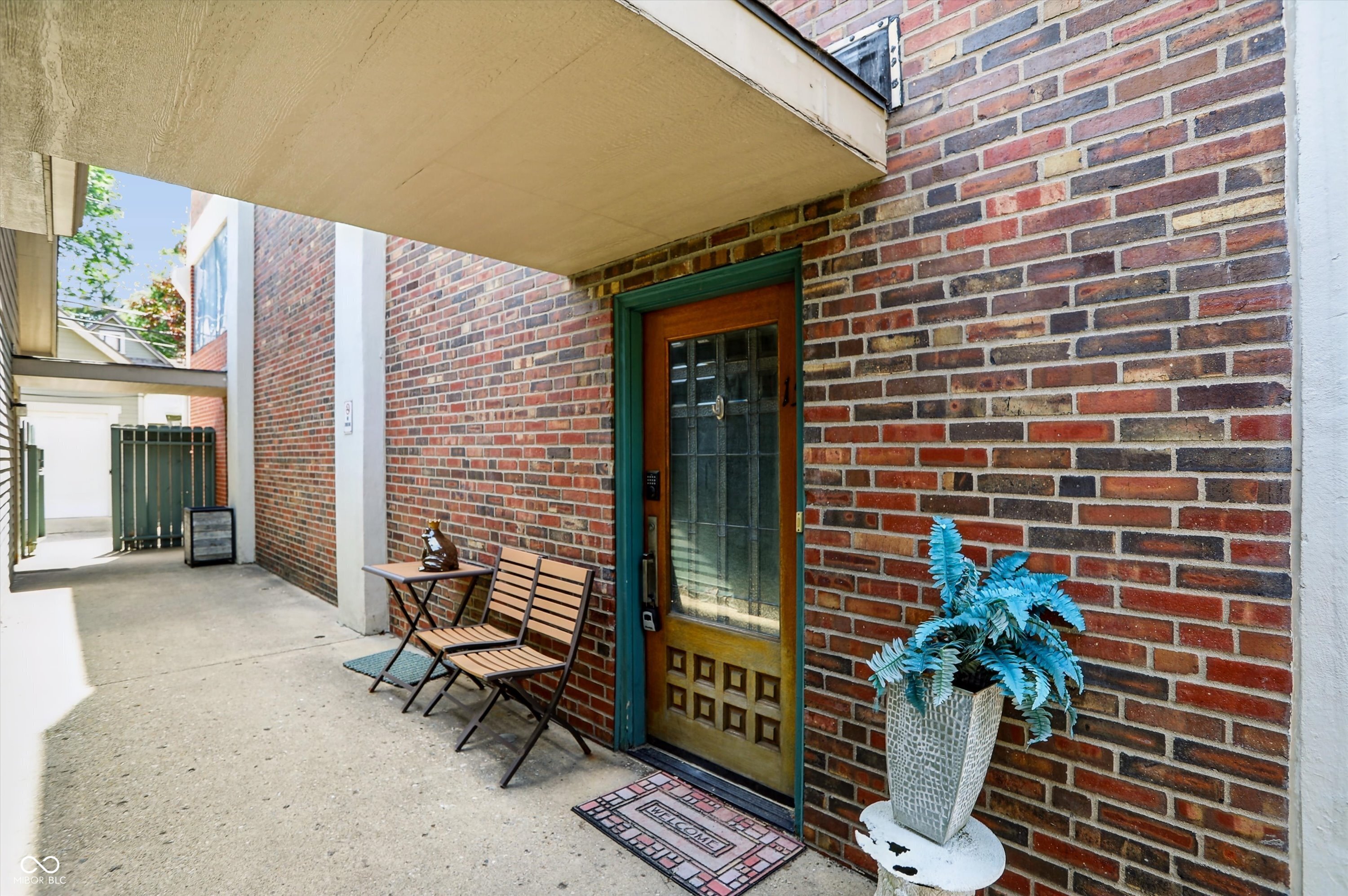 735 Lexington Avenue Unit: 15
