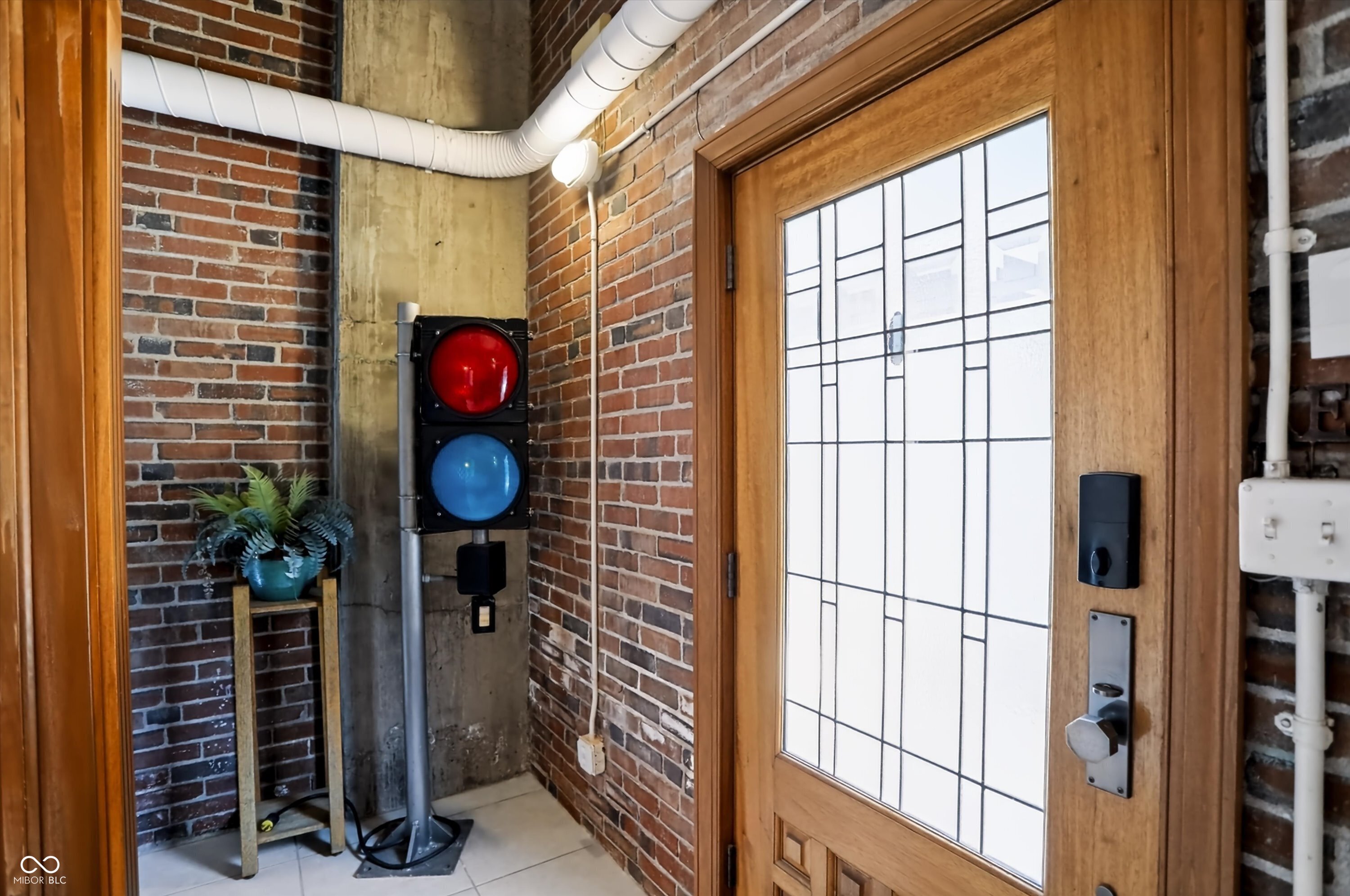 735 Lexington Avenue Unit: 15