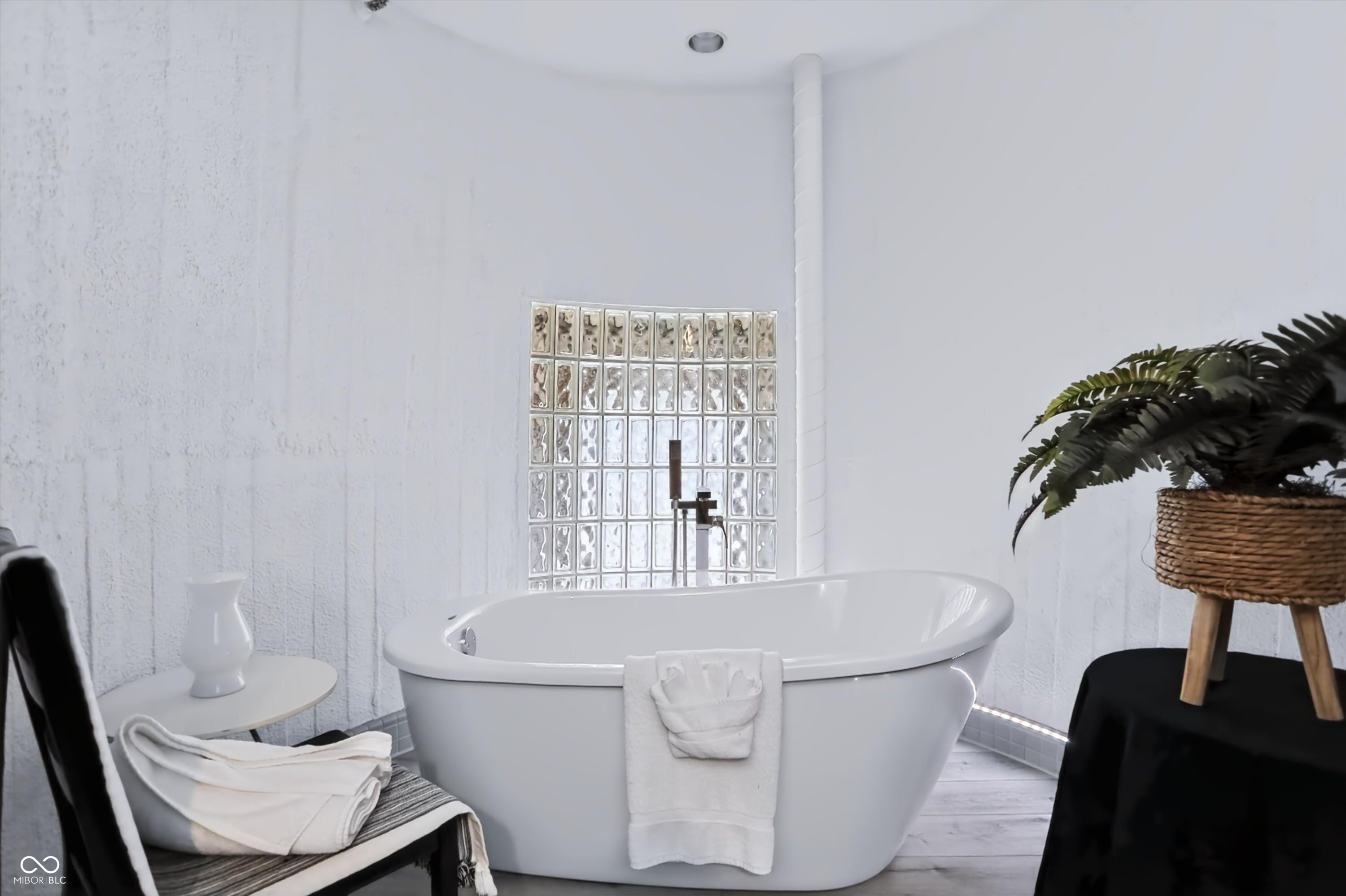 735 Lexington Avenue Unit: 15