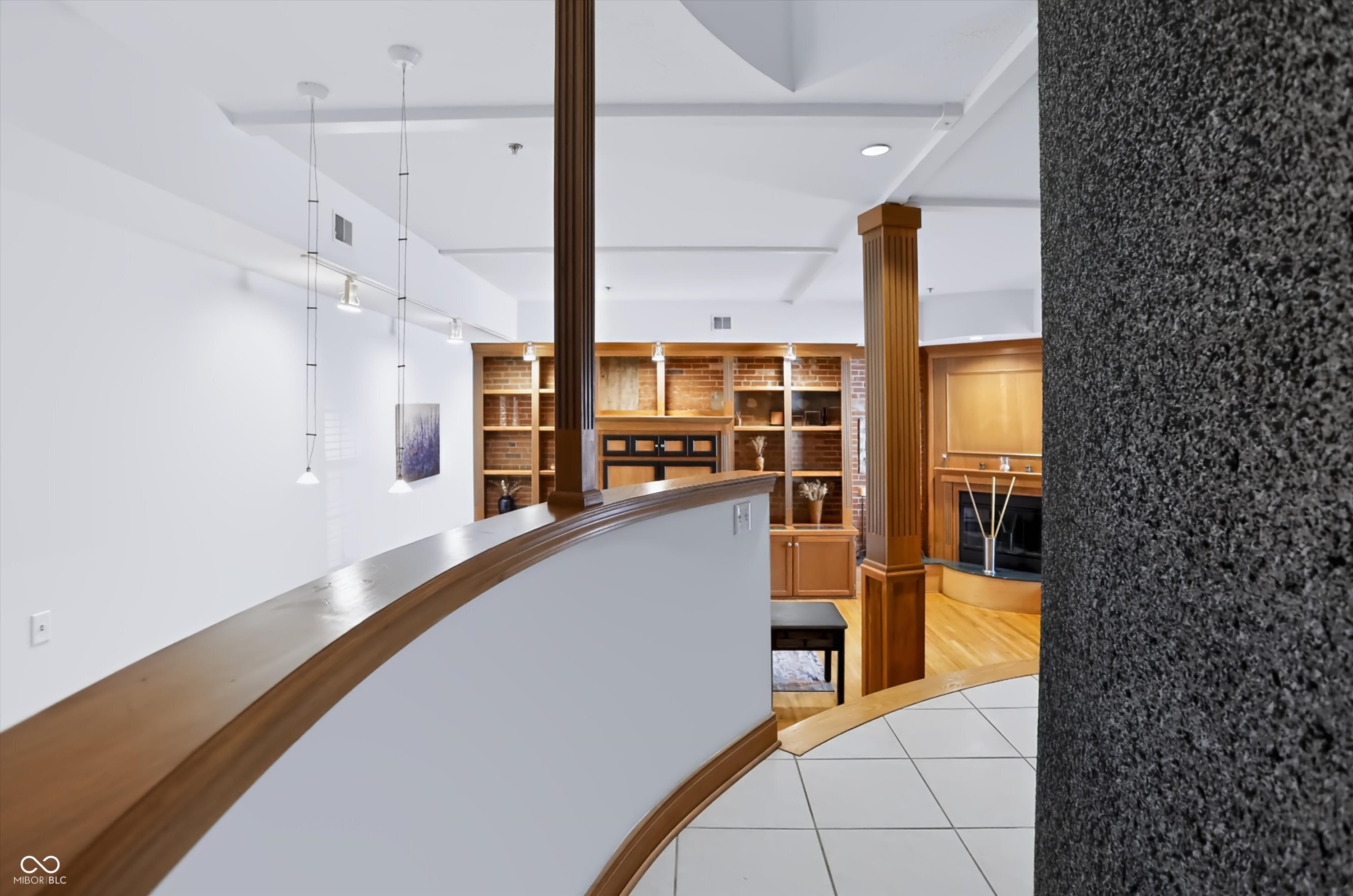 735 Lexington Avenue Unit: 15