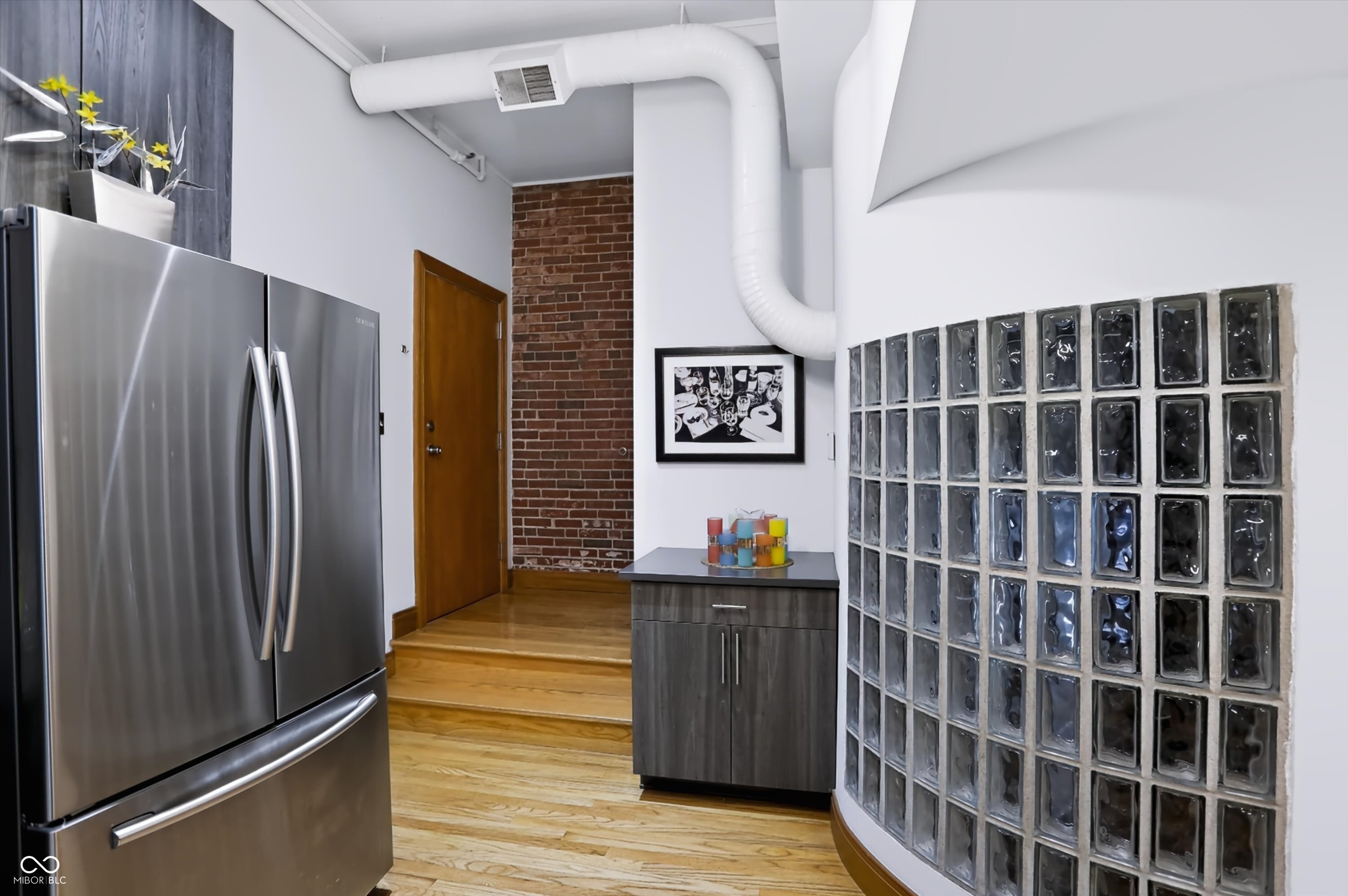 735 Lexington Avenue Unit: 15