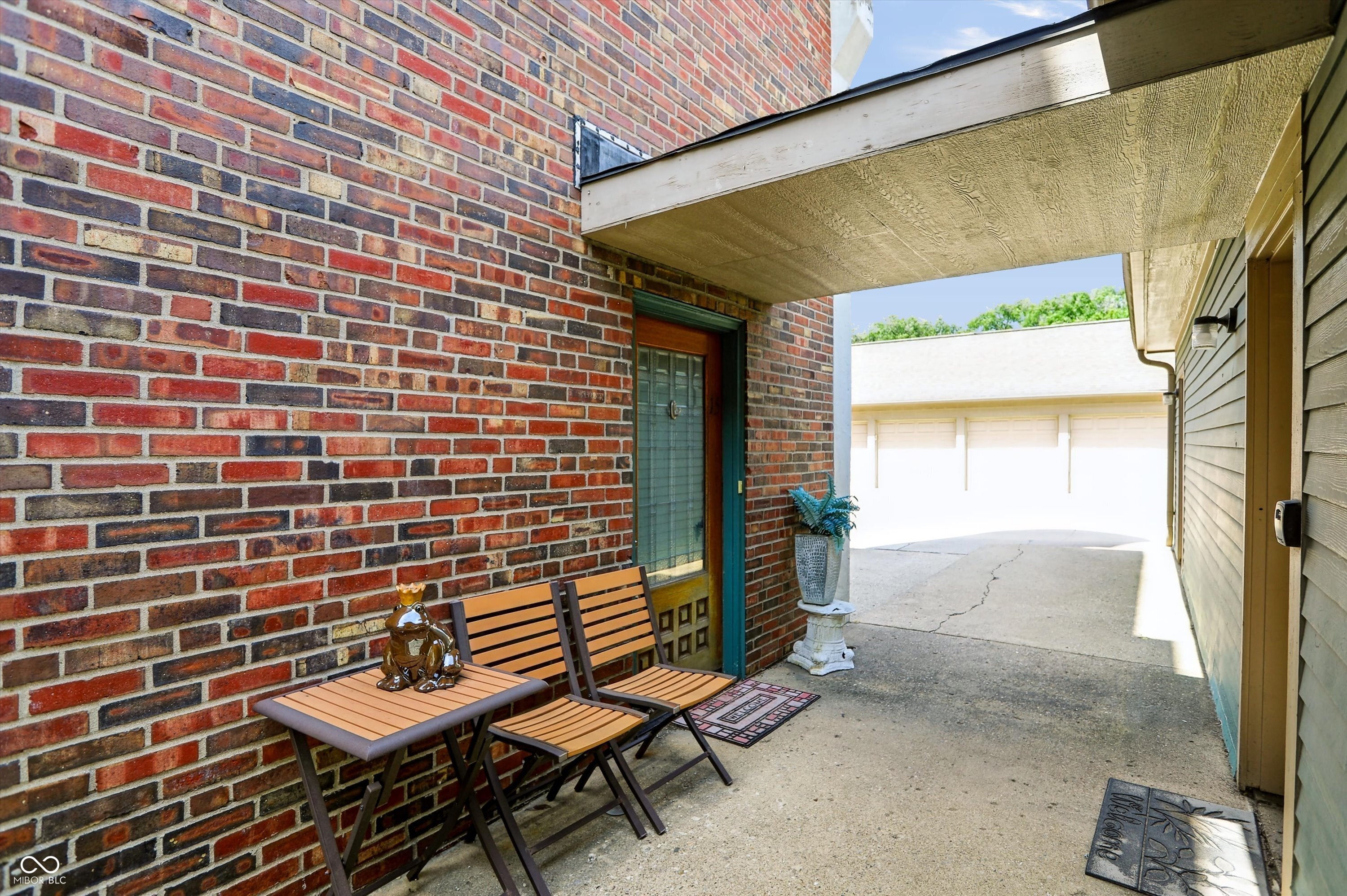 735 Lexington Avenue Unit: 15