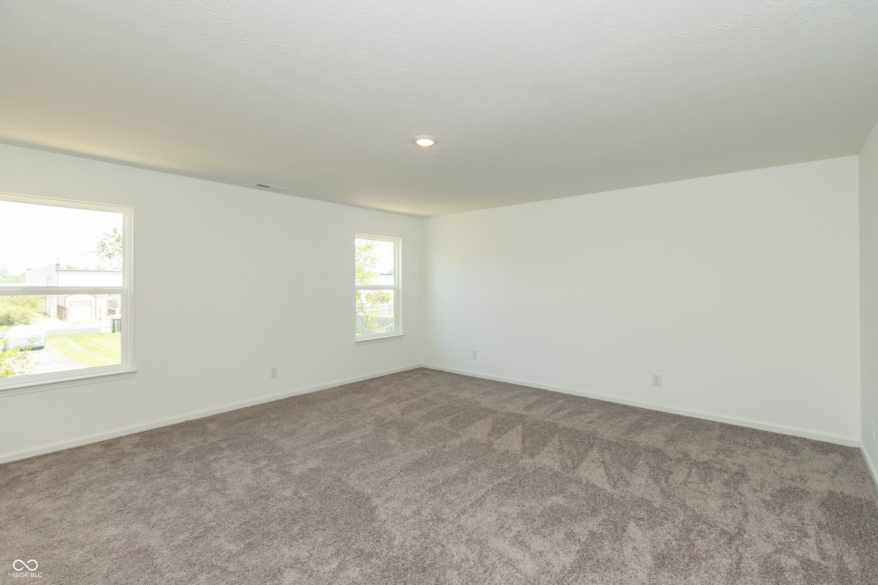 1010 Stratford Lane