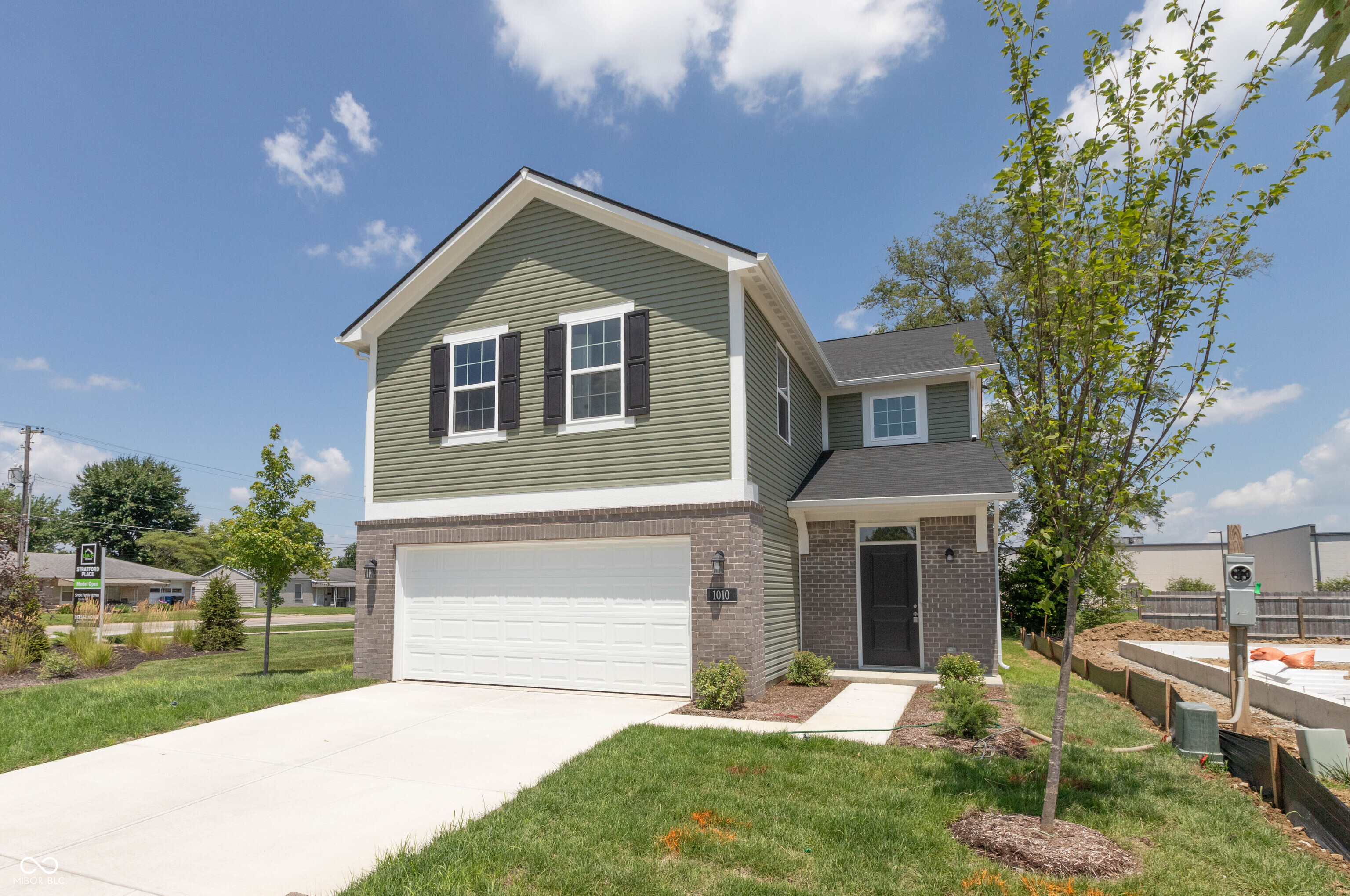 1010 Stratford Lane