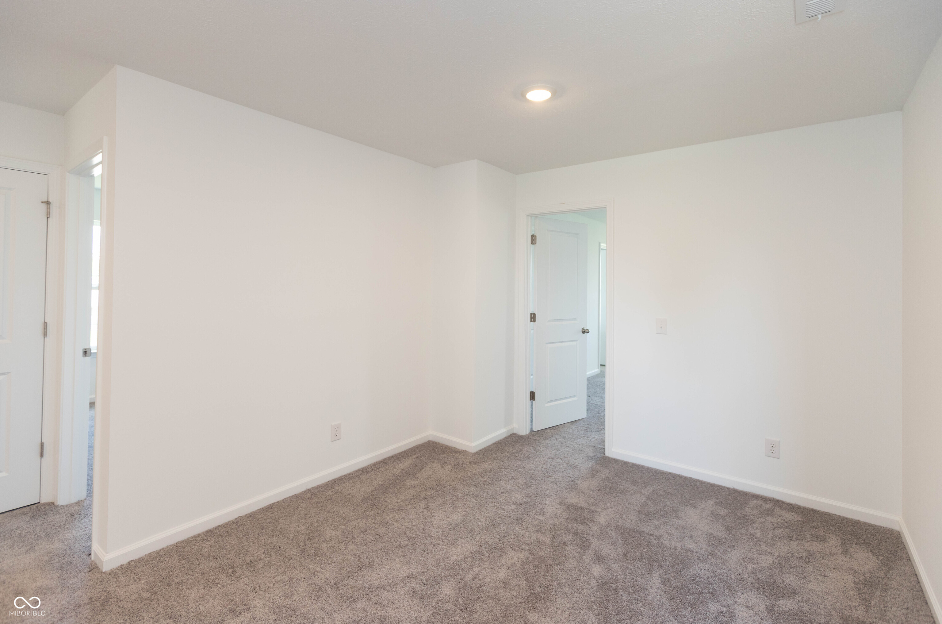1010 Stratford Lane