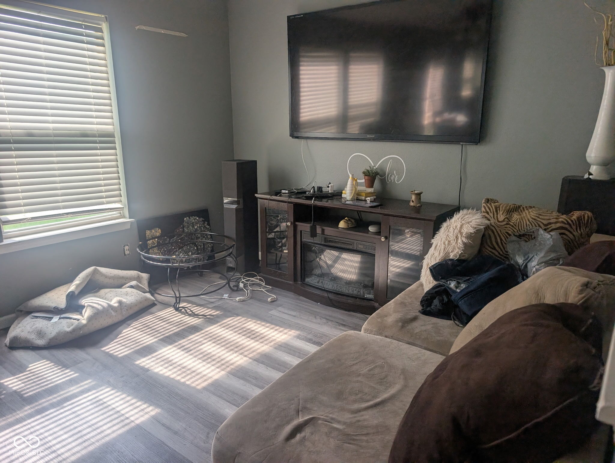 4928 Flame Way