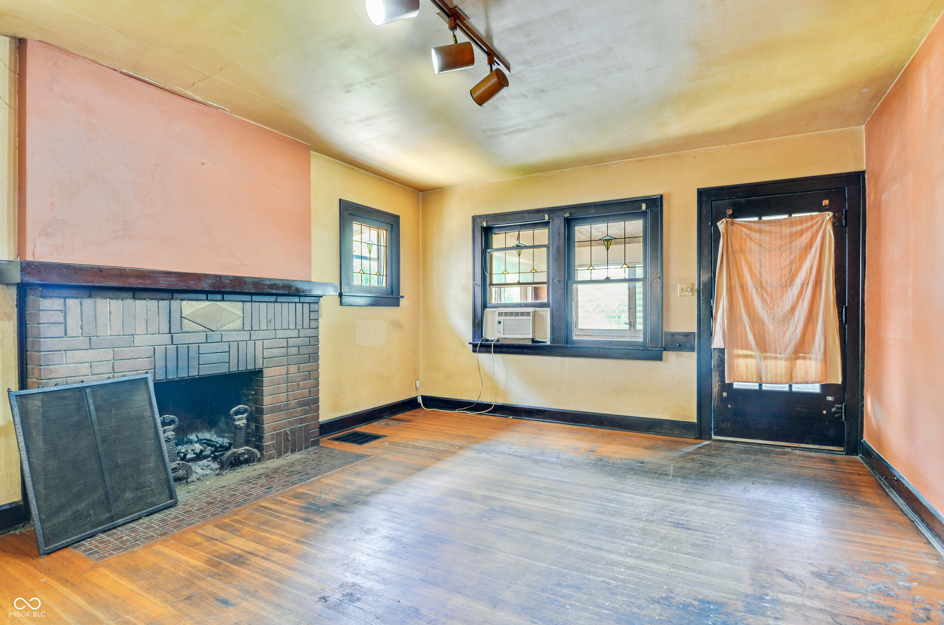 1219 N Drexel Avenue