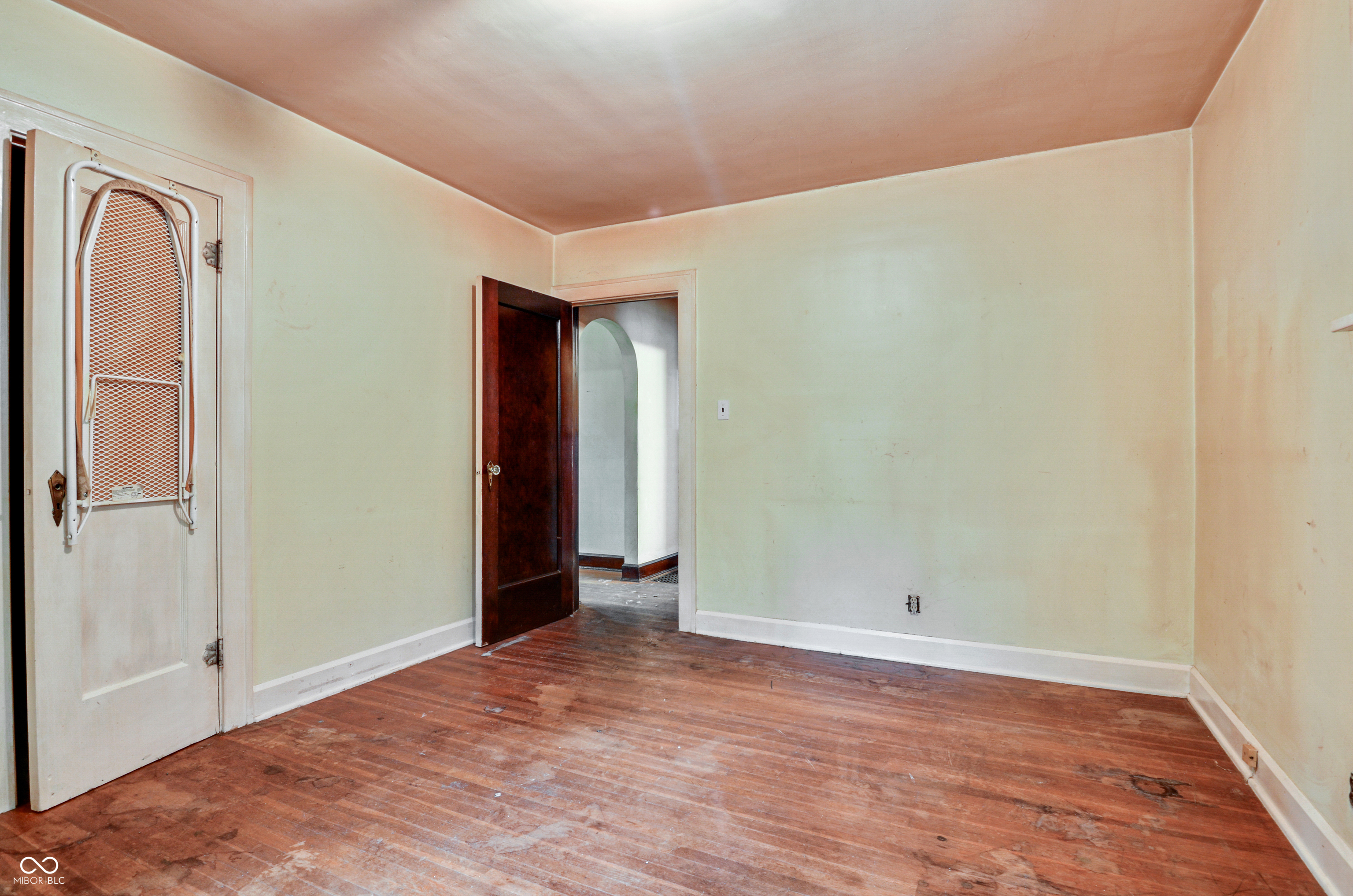 1219 N Drexel Avenue