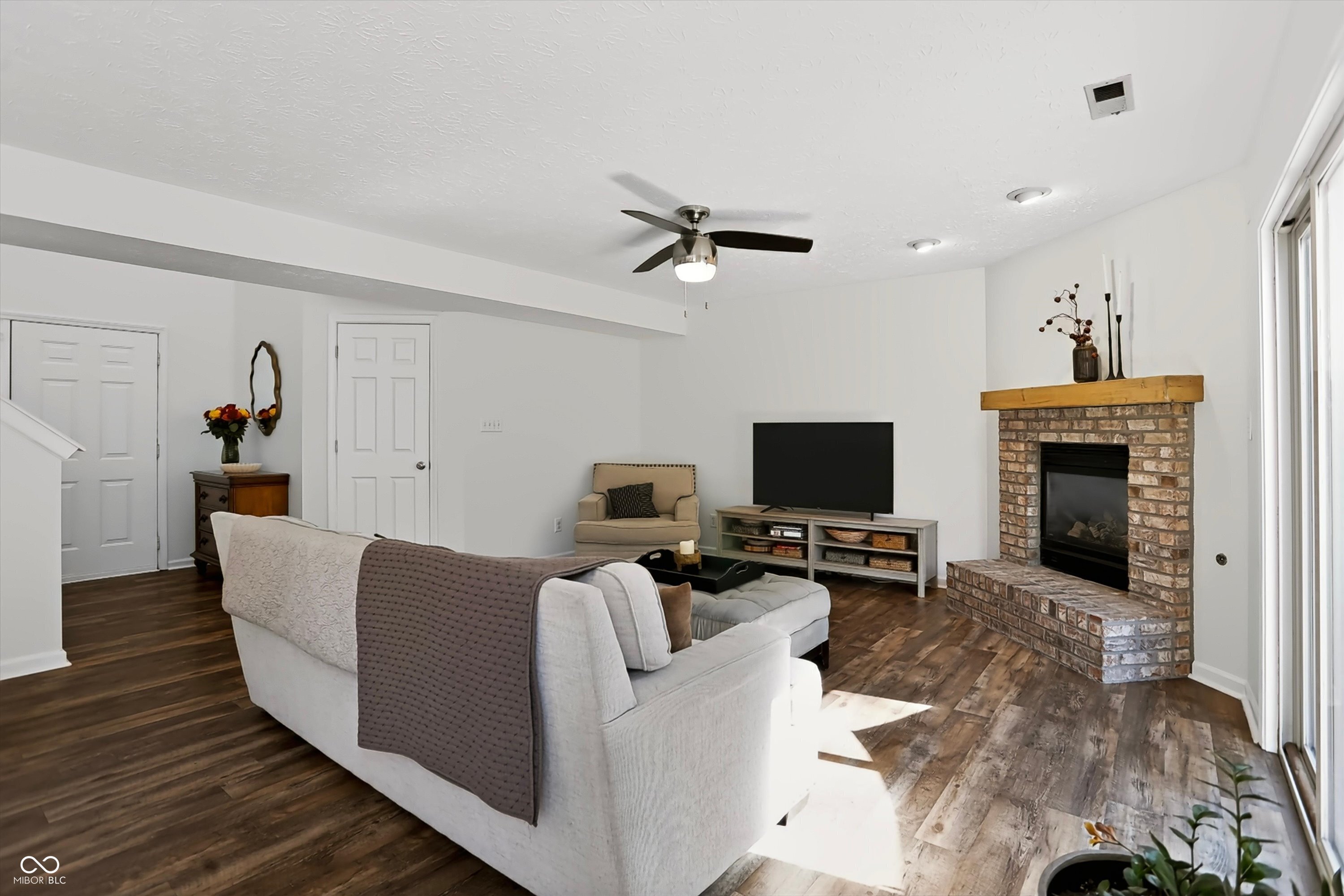5423 Mesa Verde Drive