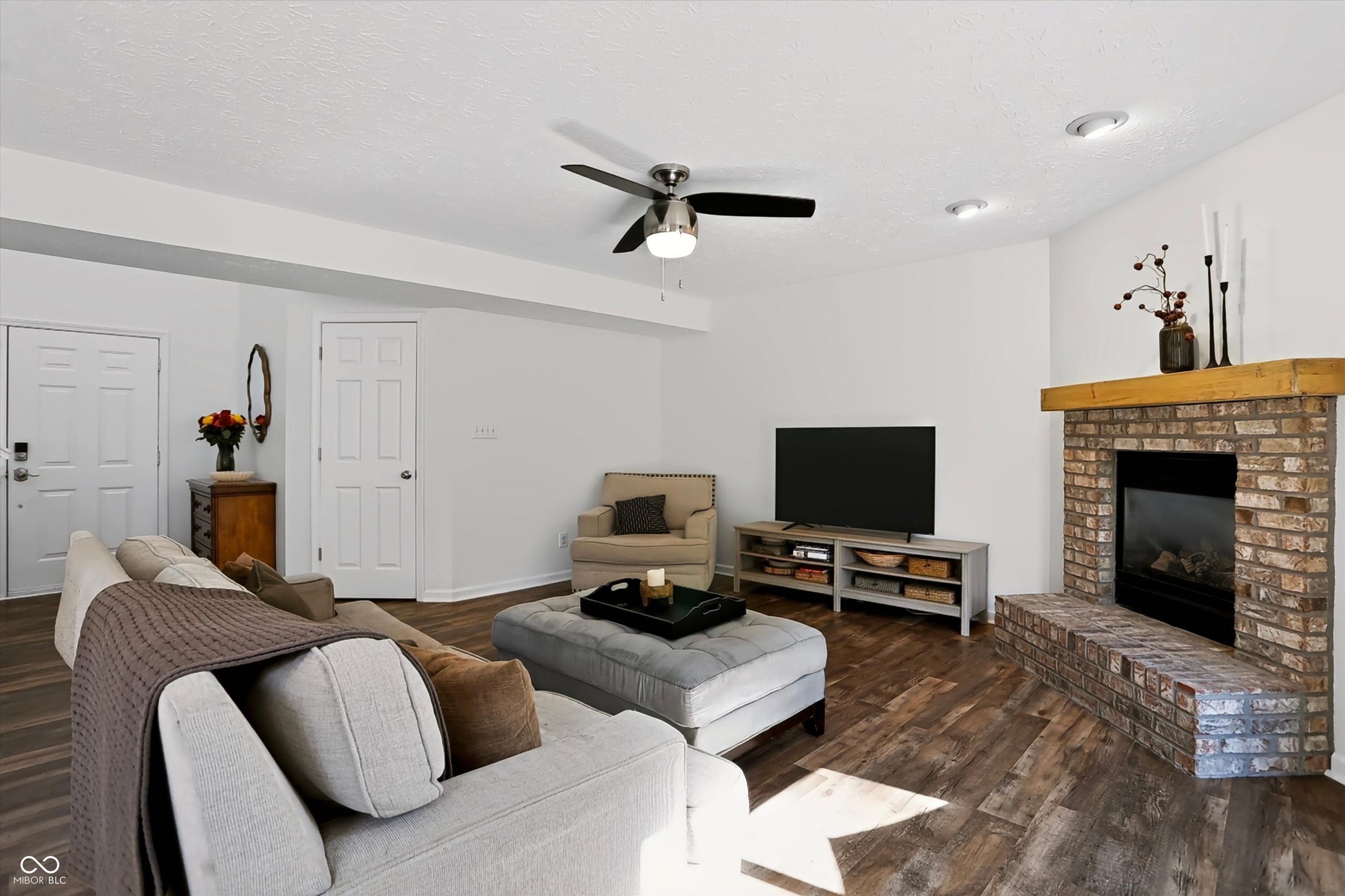 5423 Mesa Verde Drive