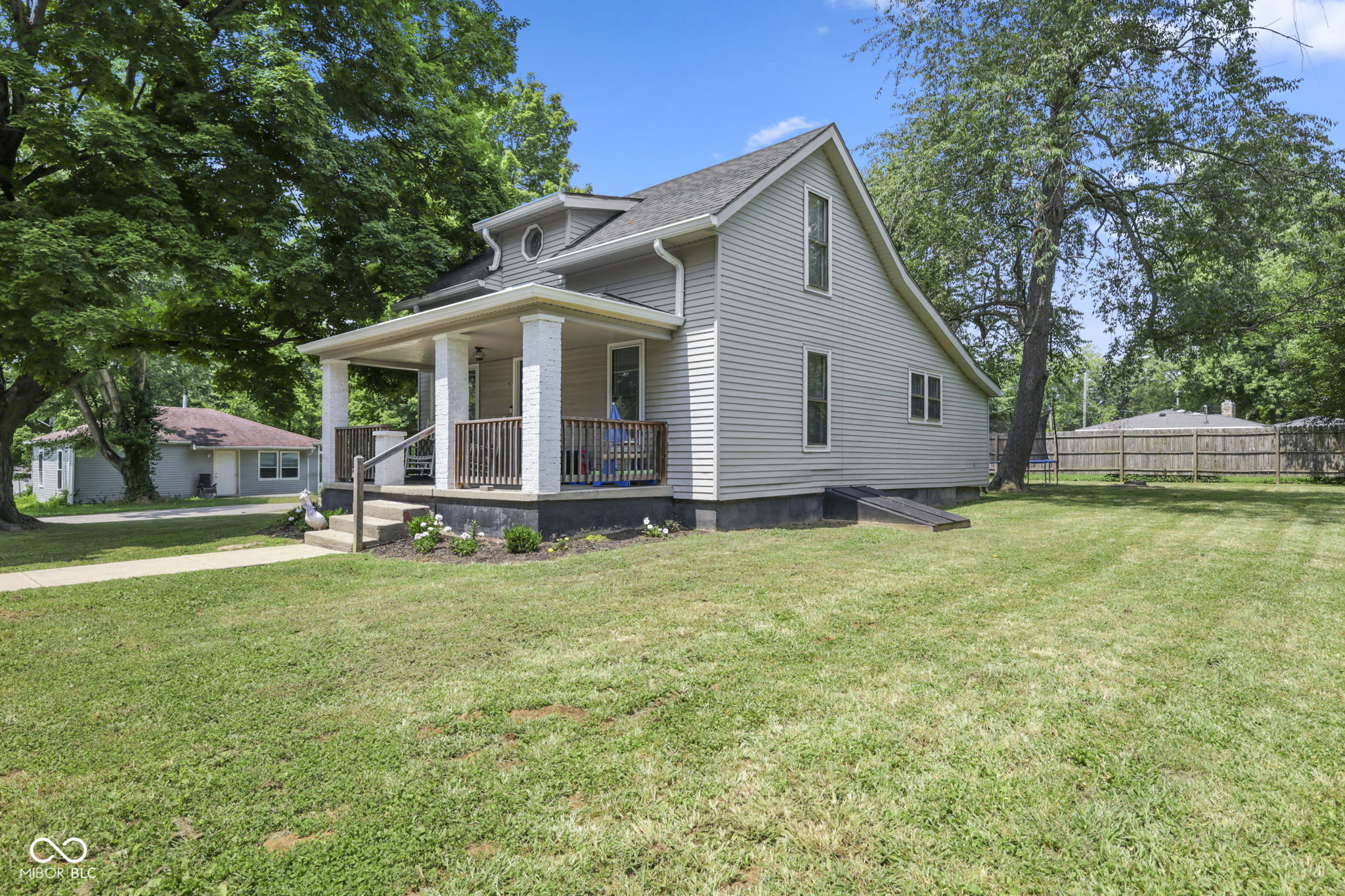 157 W Boone Street