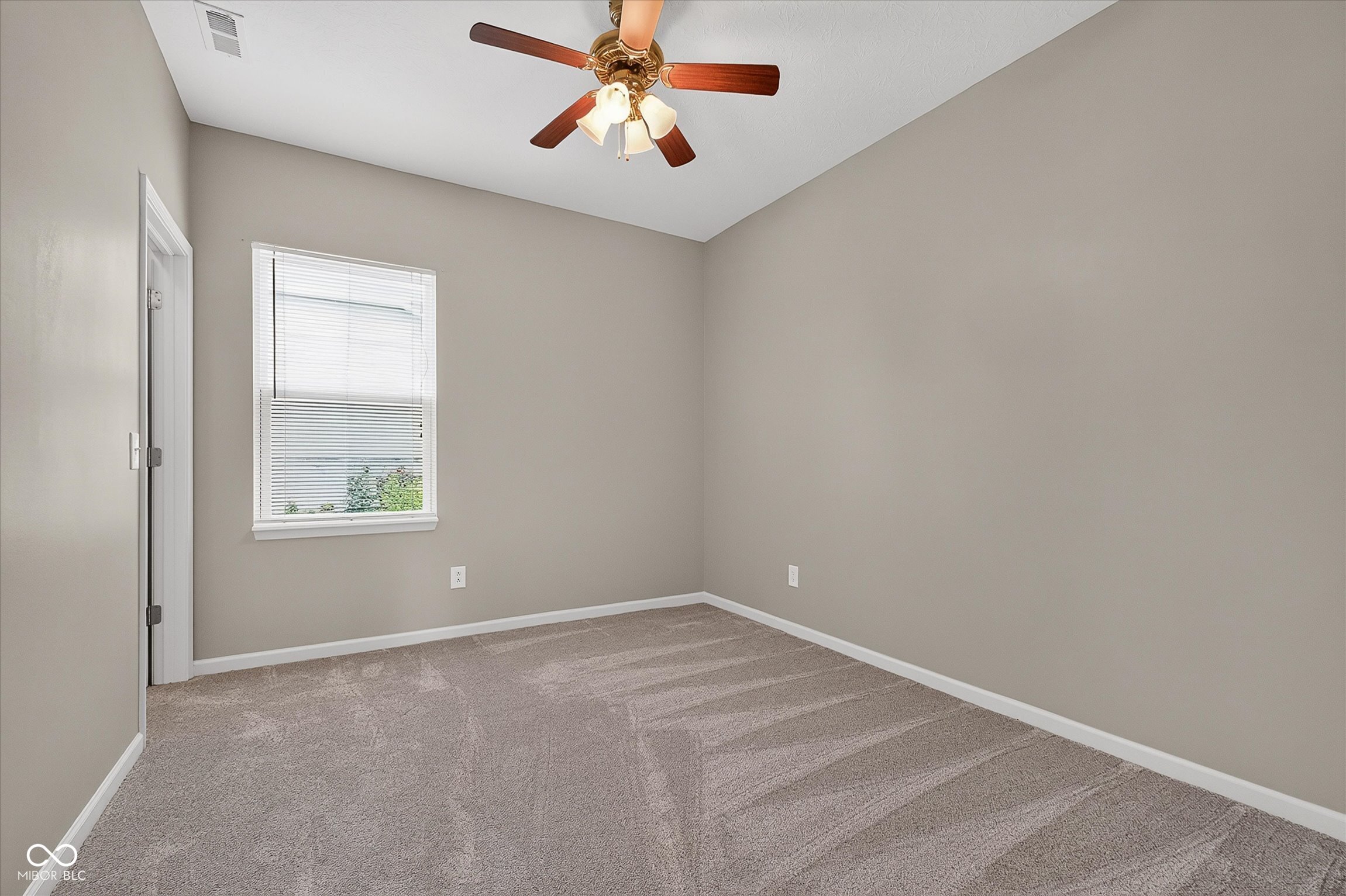 8922 N Springview Drive