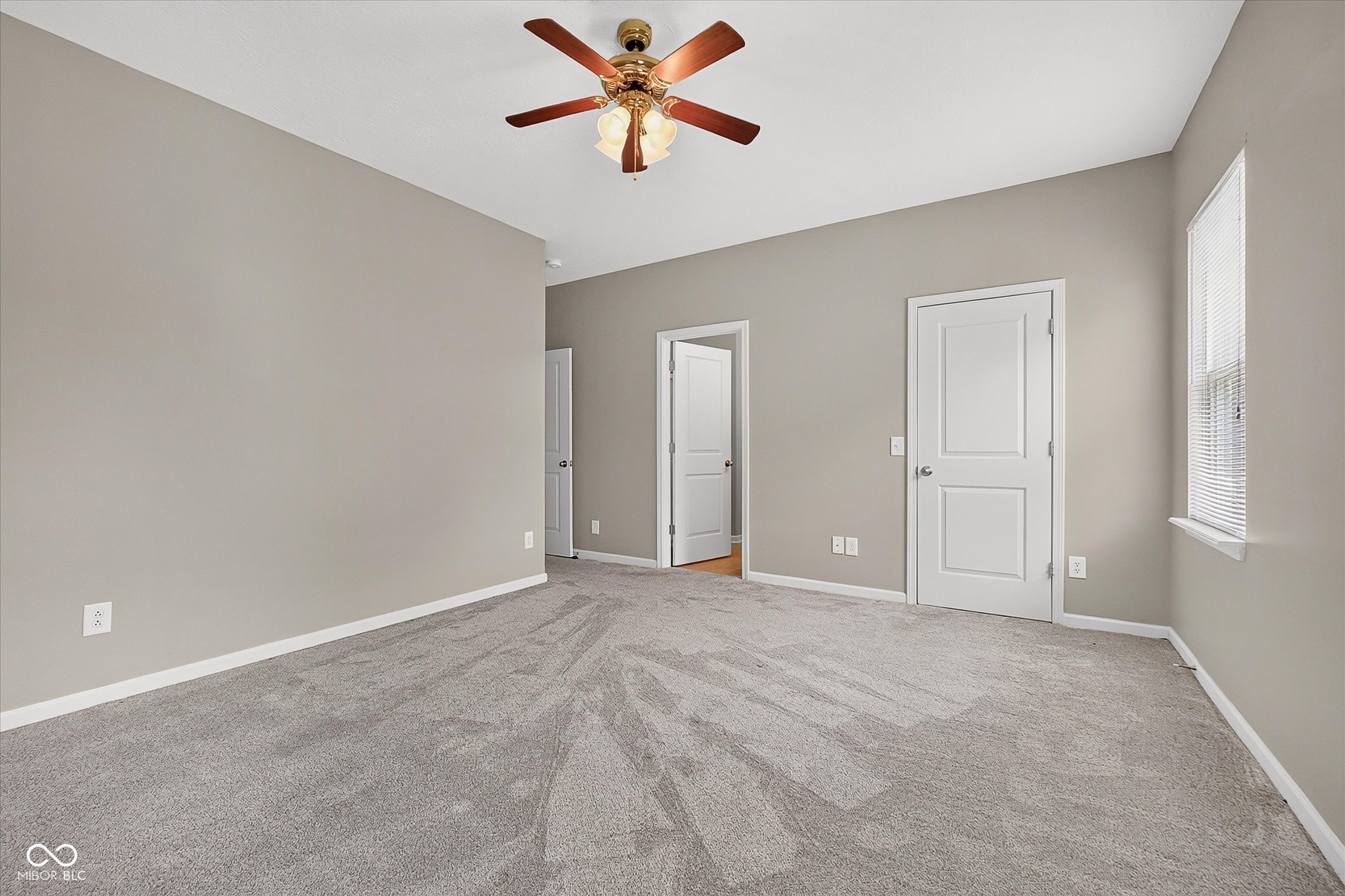8922 N Springview Drive