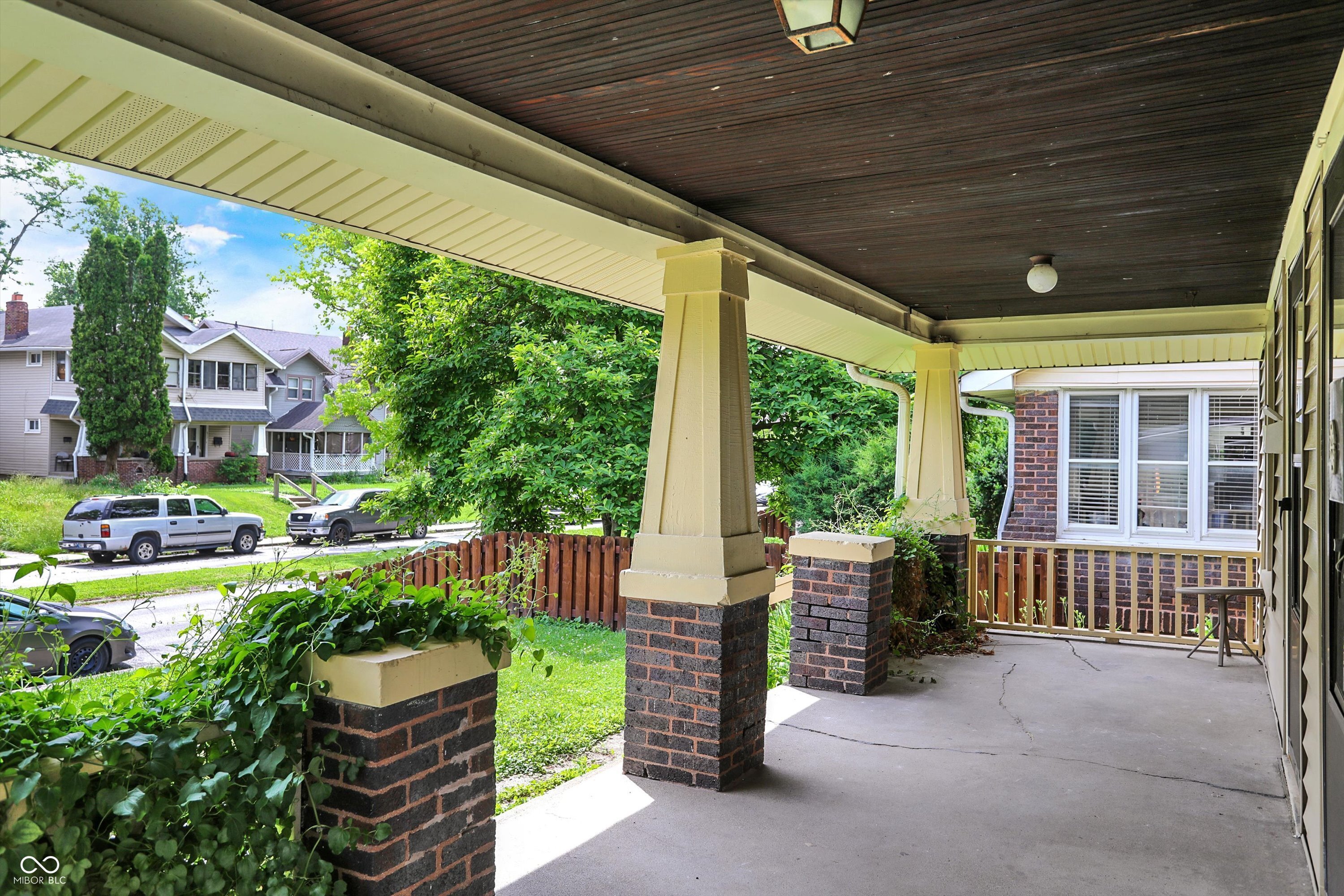 626 N Riley Avenue