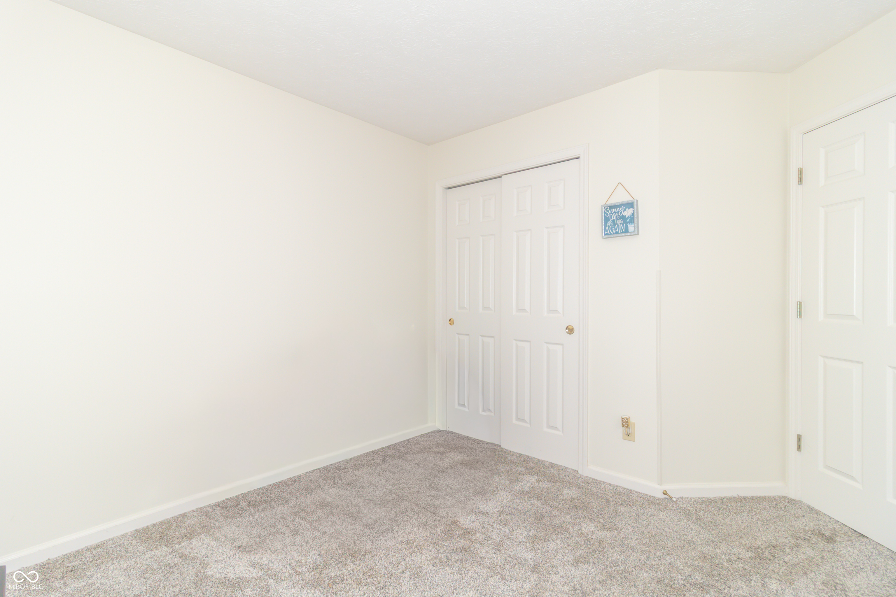 1156 E Mill Run Boulevard