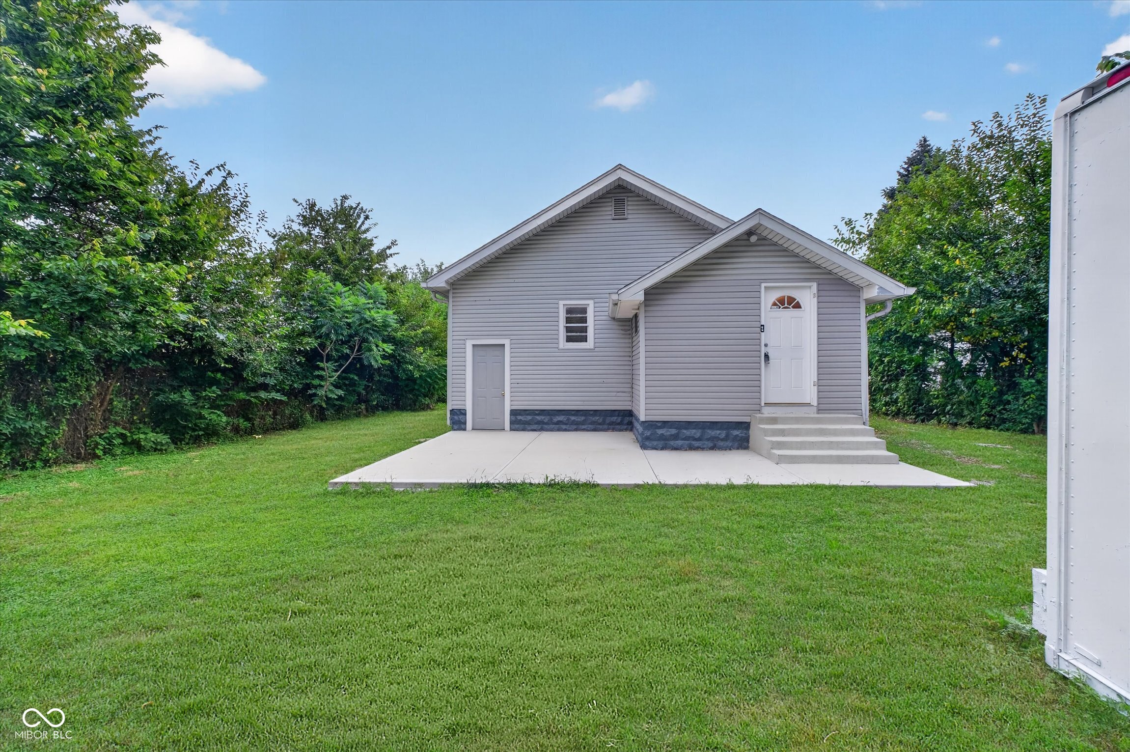 1003 W Troy Avenue