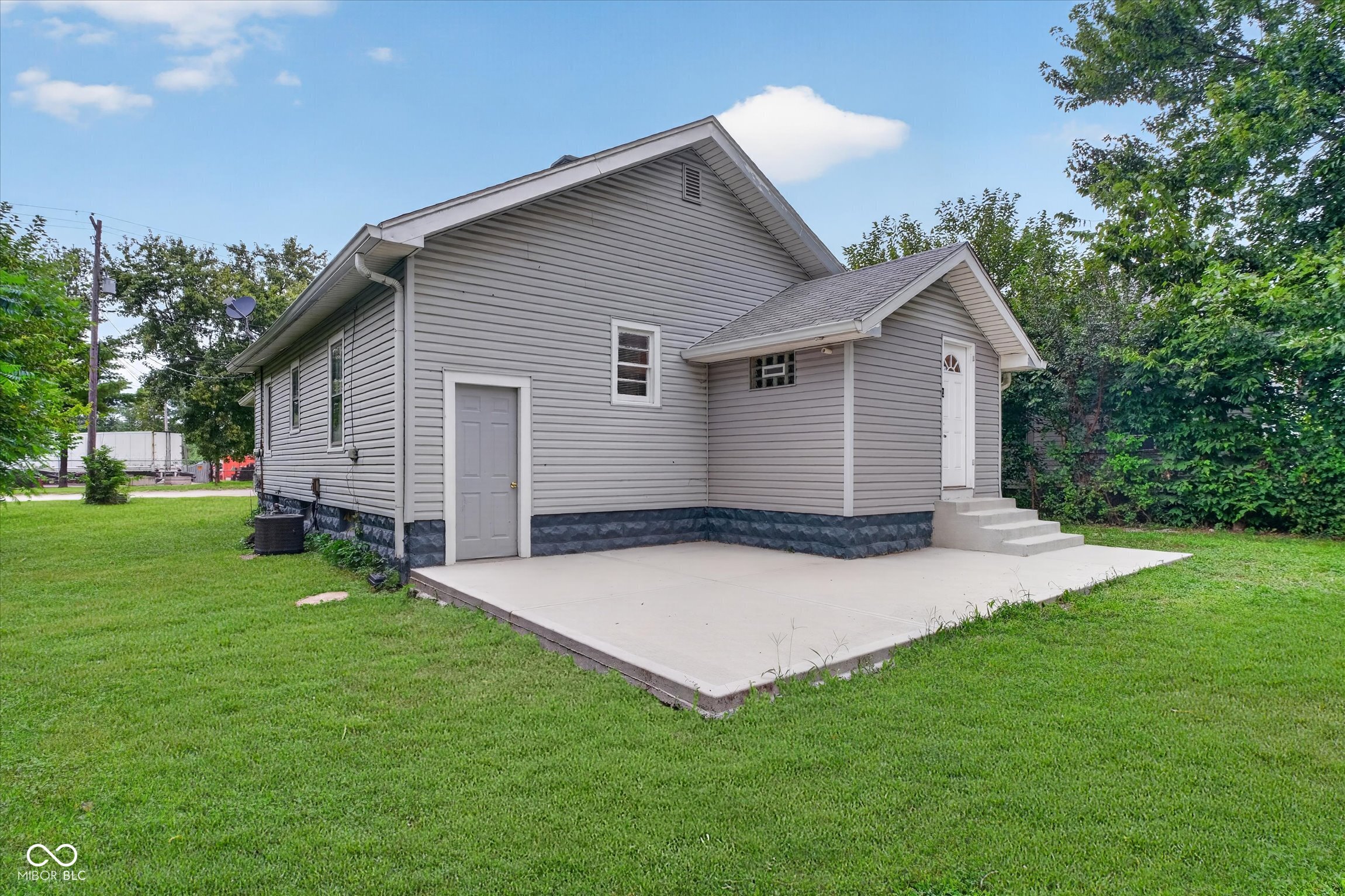 1003 W Troy Avenue