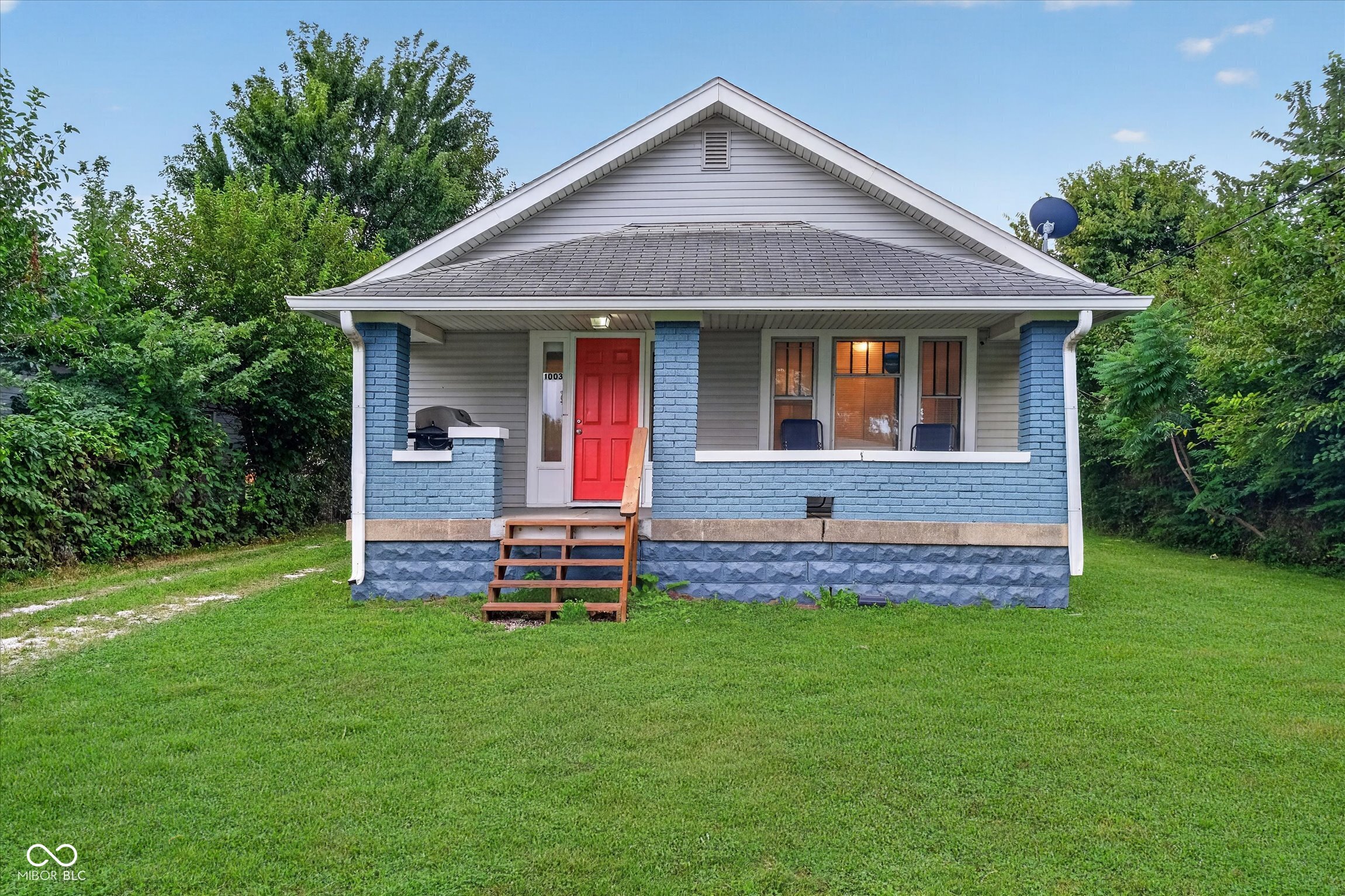 1003 W Troy Avenue