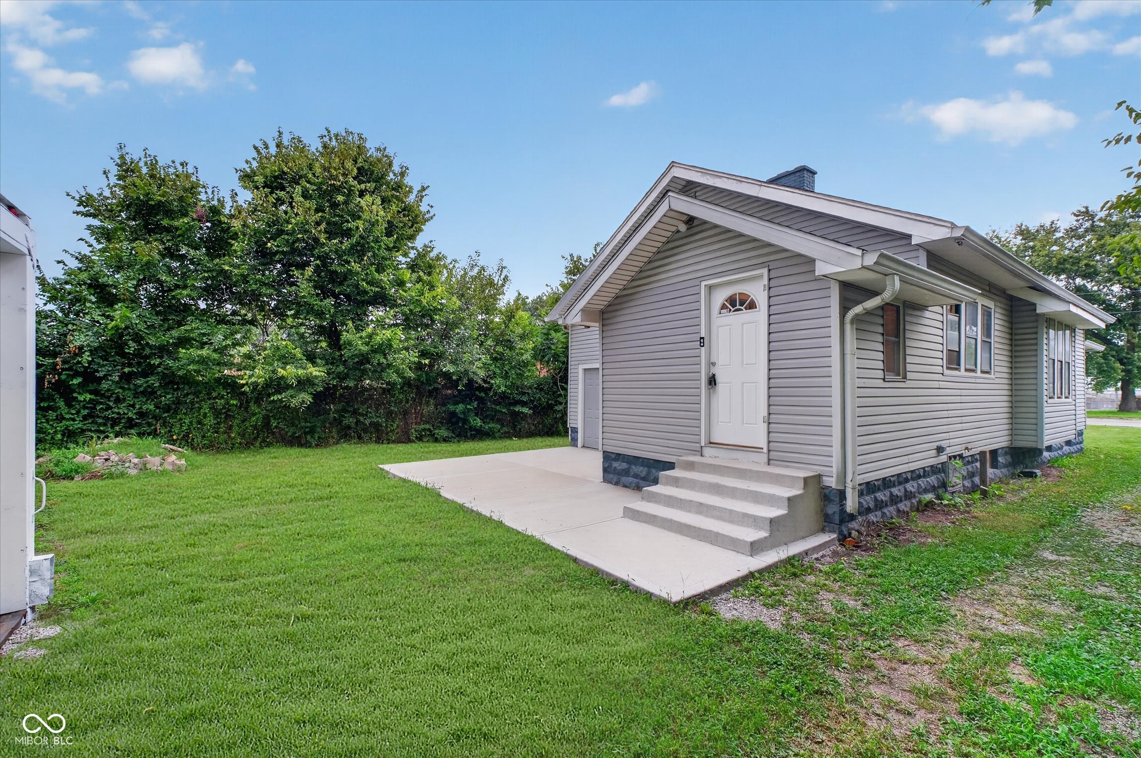 1003 W Troy Avenue