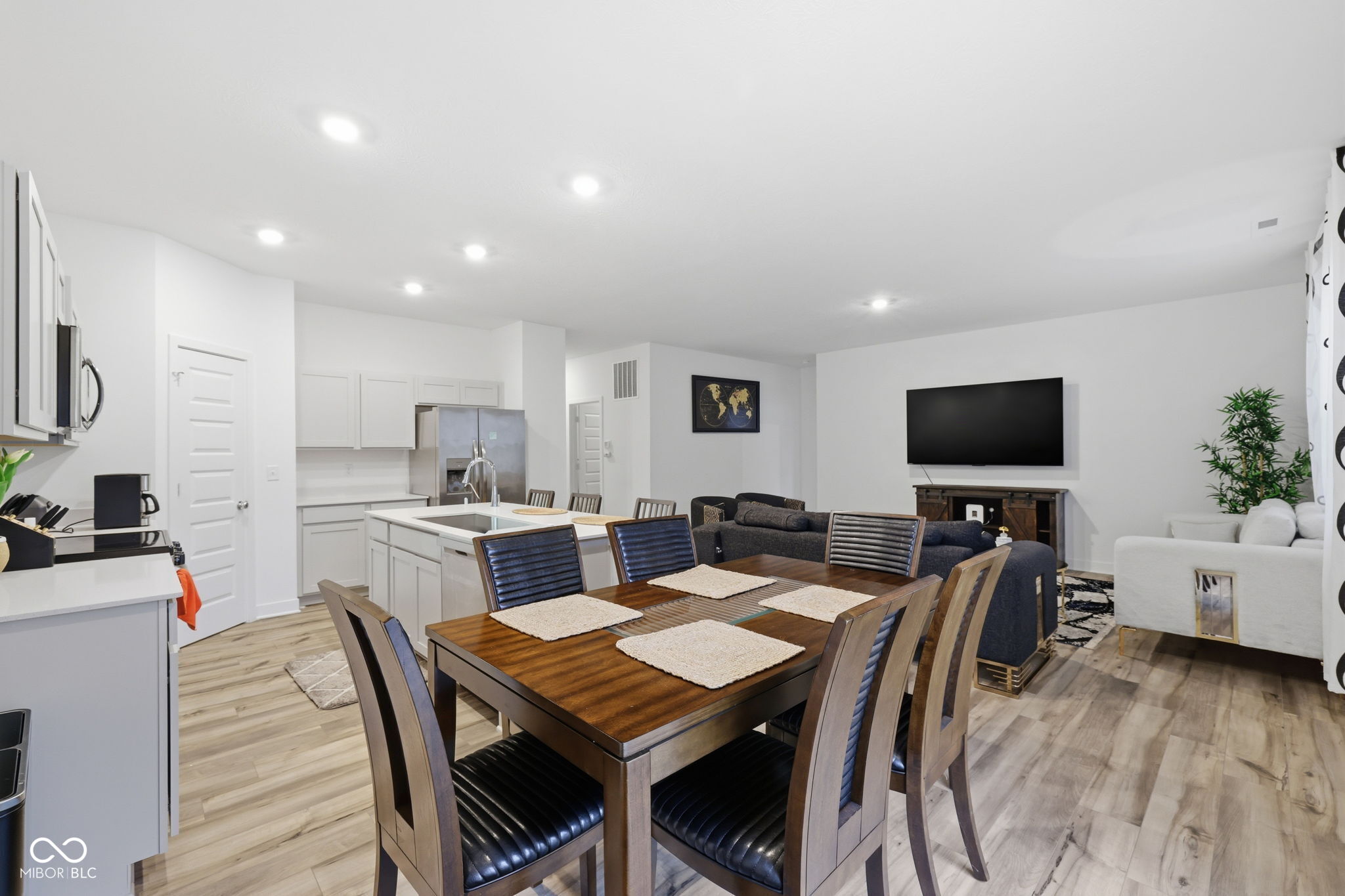 4411 Ashton View