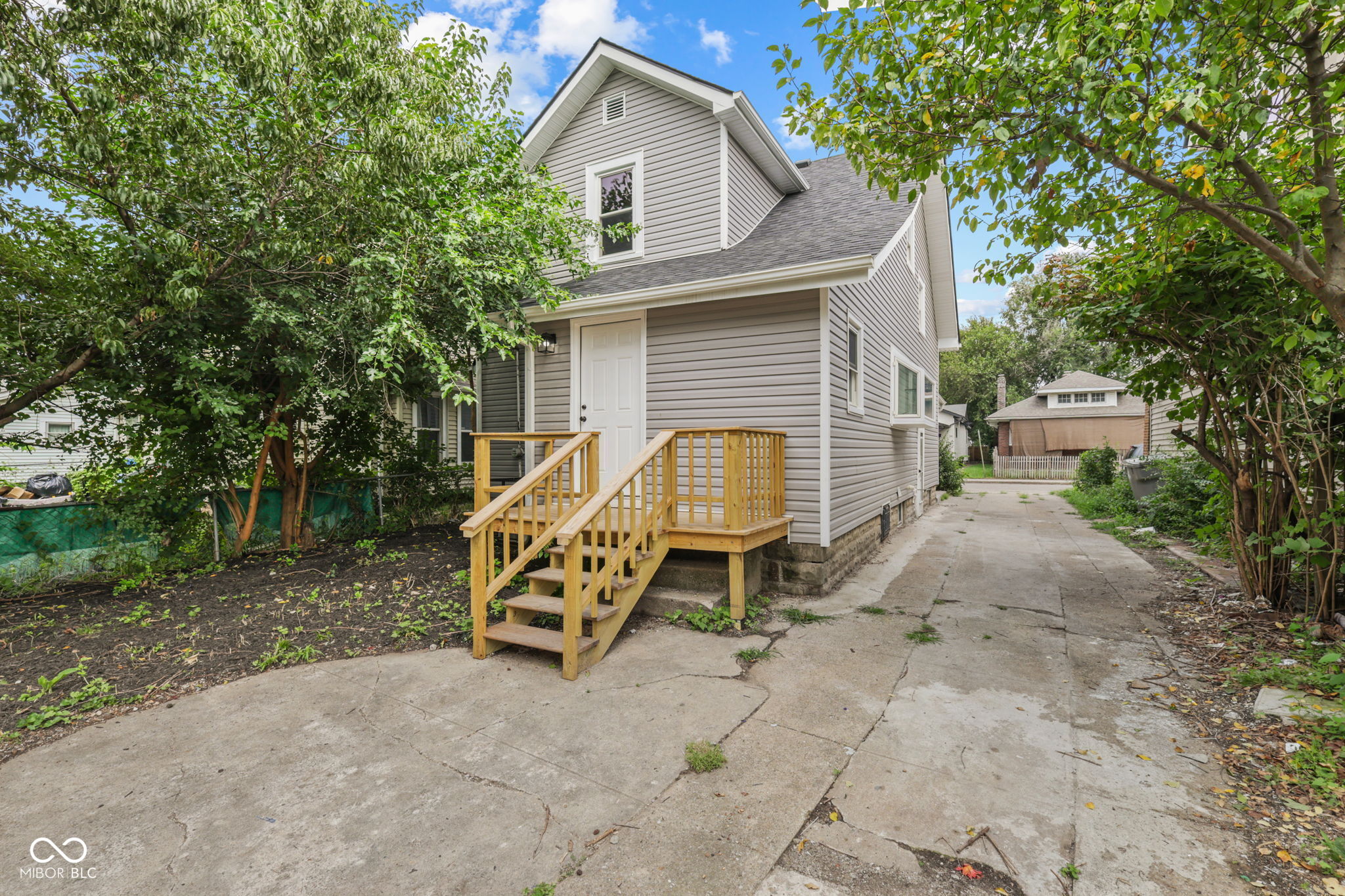 242 N Pershing Avenue