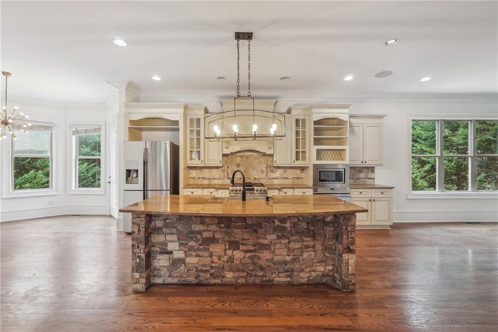 3426 Jamont Boulevard