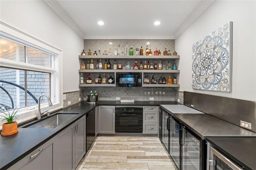 7305 BREEZE BAY Road