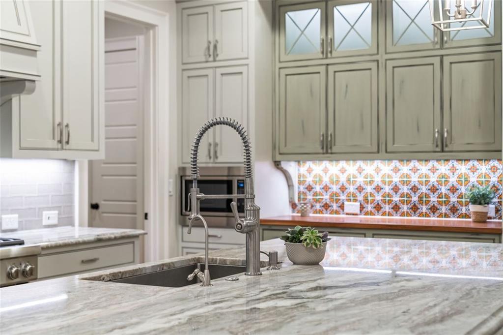 7305 BREEZE BAY Road