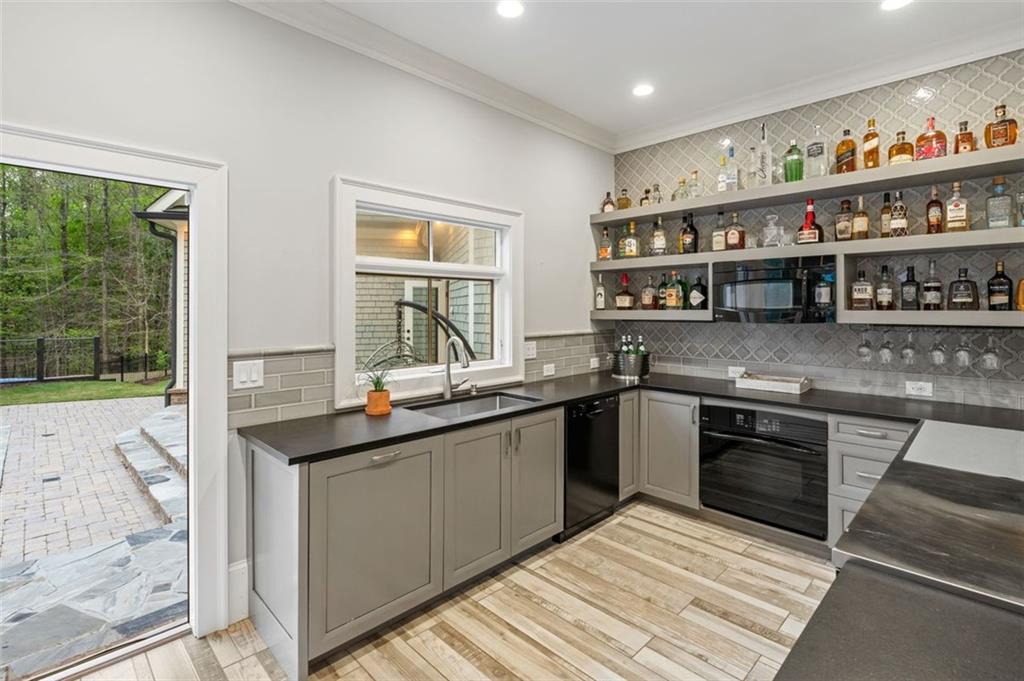 7305 BREEZE BAY Road