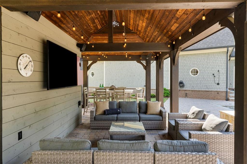 7305 BREEZE BAY Road