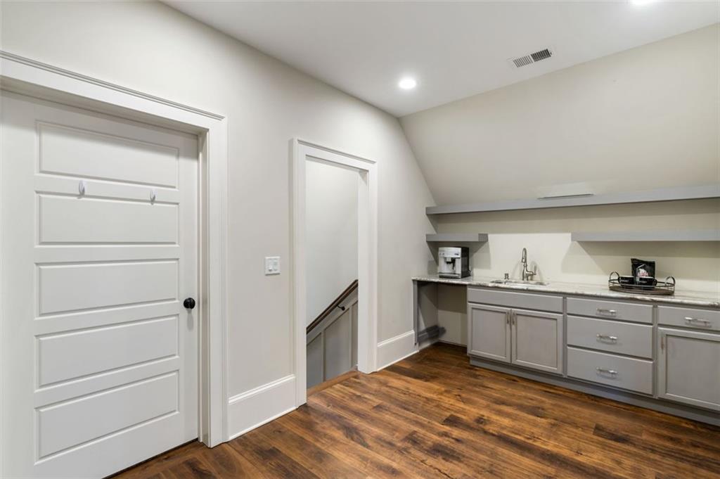 7305 BREEZE BAY Road