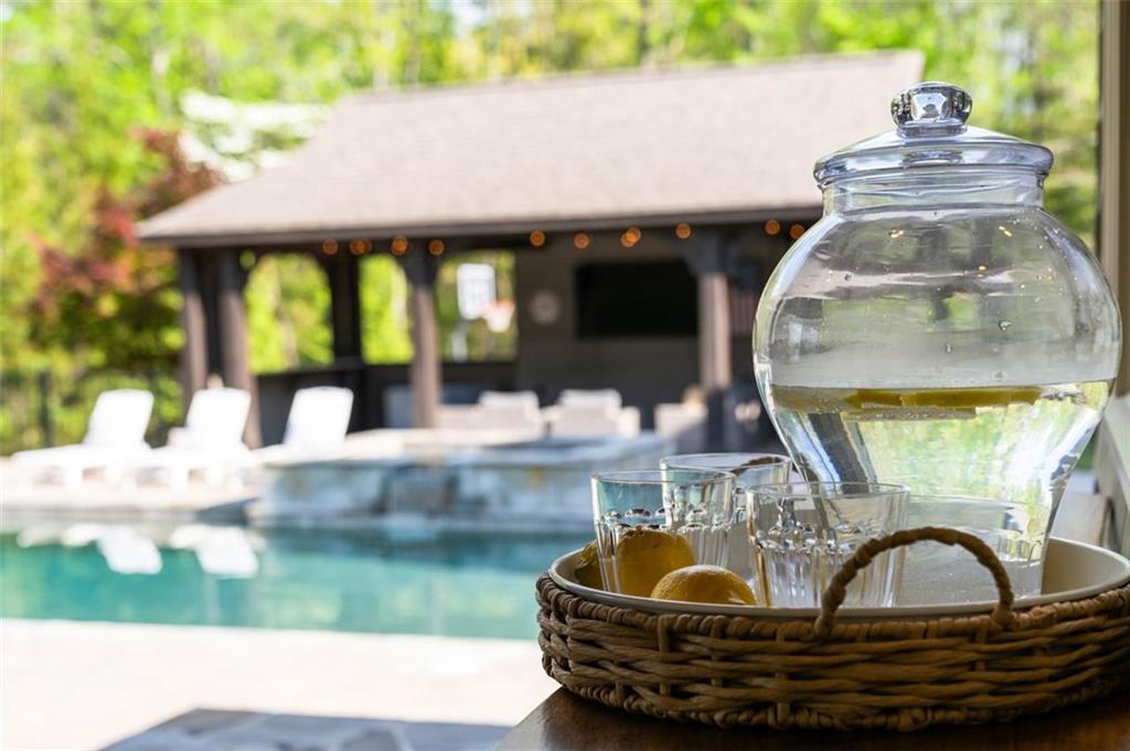 7305 BREEZE BAY Road