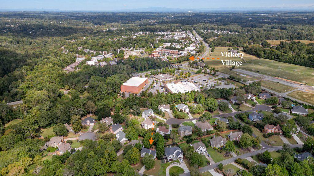 6670 BROOKLINE Court