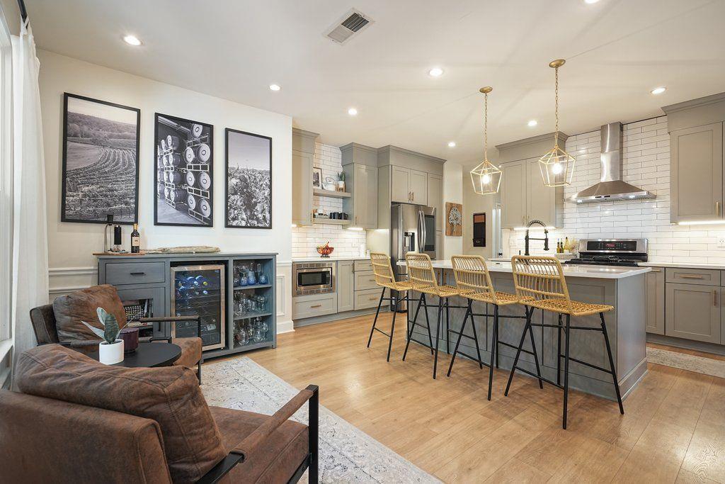 6670 BROOKLINE Court