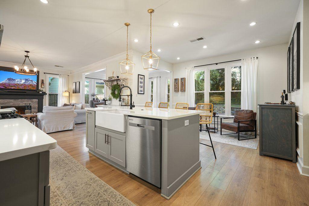 6670 BROOKLINE Court