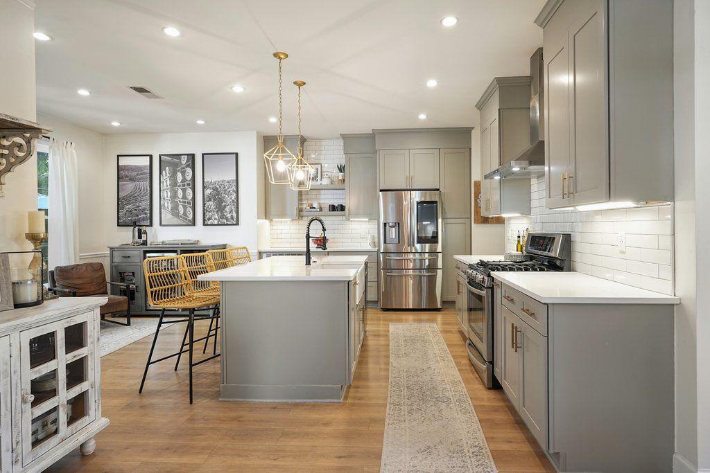 6670 BROOKLINE Court