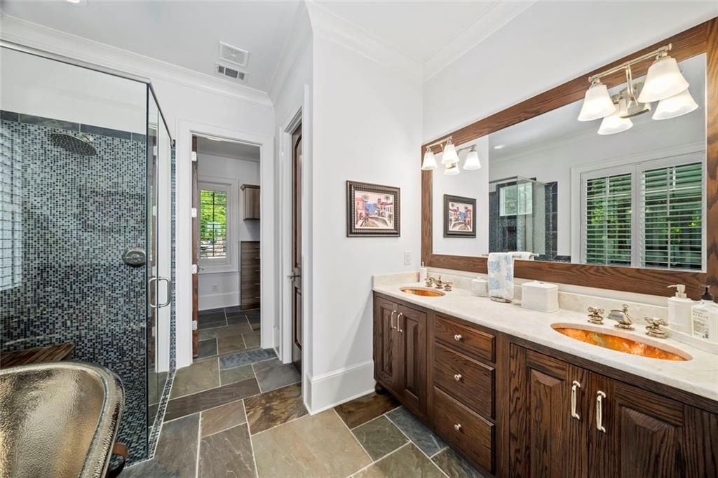 8819 Ford Lane