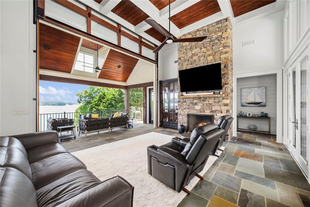 8819 Ford Lane